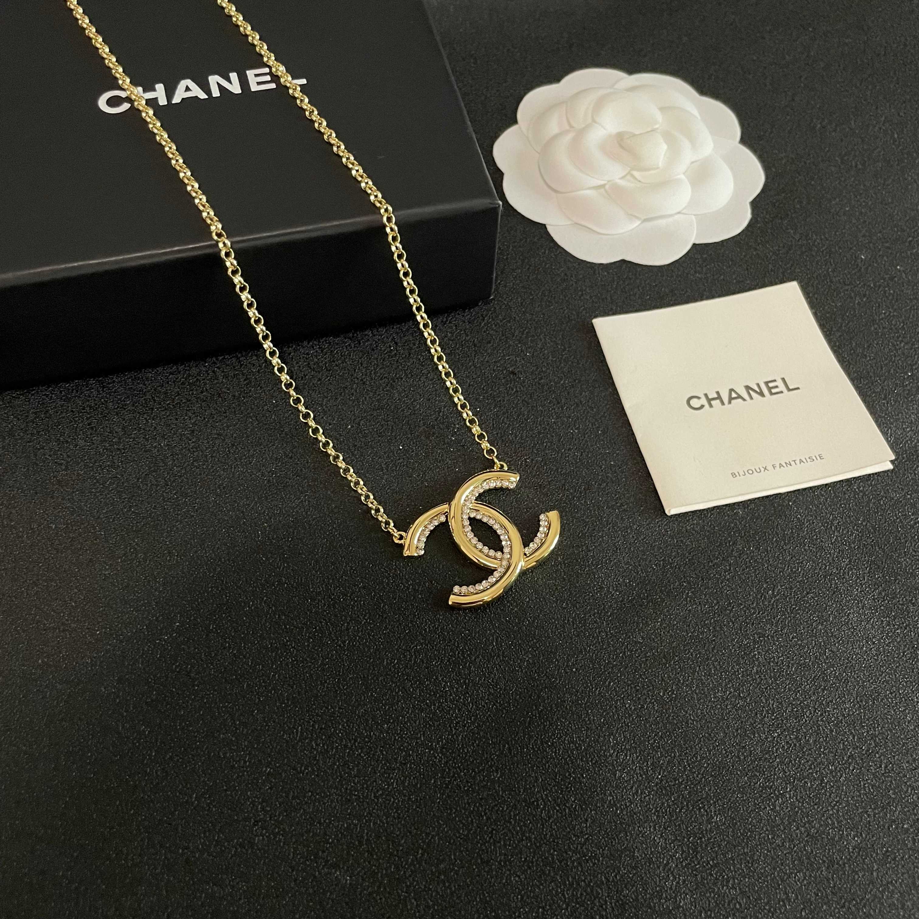  Chanel香奈儿 中古 项链👀小香家的款式真心无需多介绍😘🎶每一款都超好看，精致大方，非常显气质