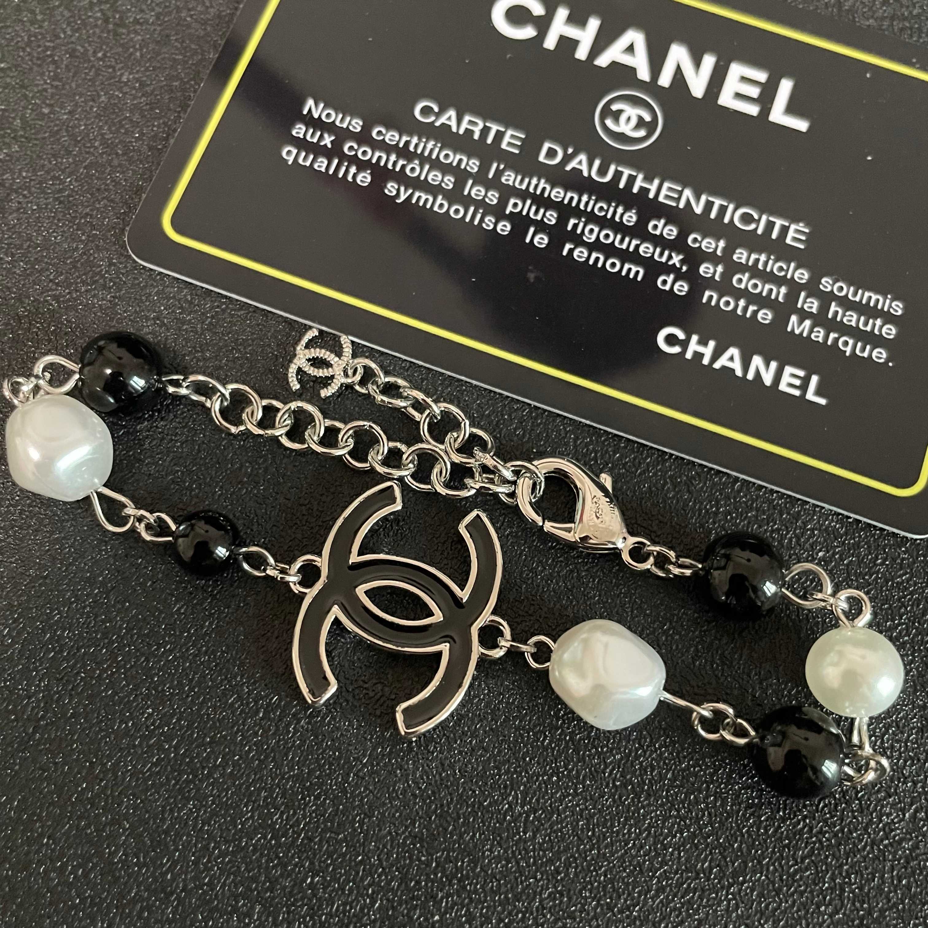  Chanel香奈儿 中古 字母手链👀小香家的款式真心无需多介绍😘🎶每一款都超好看，精致大方，非常显气质