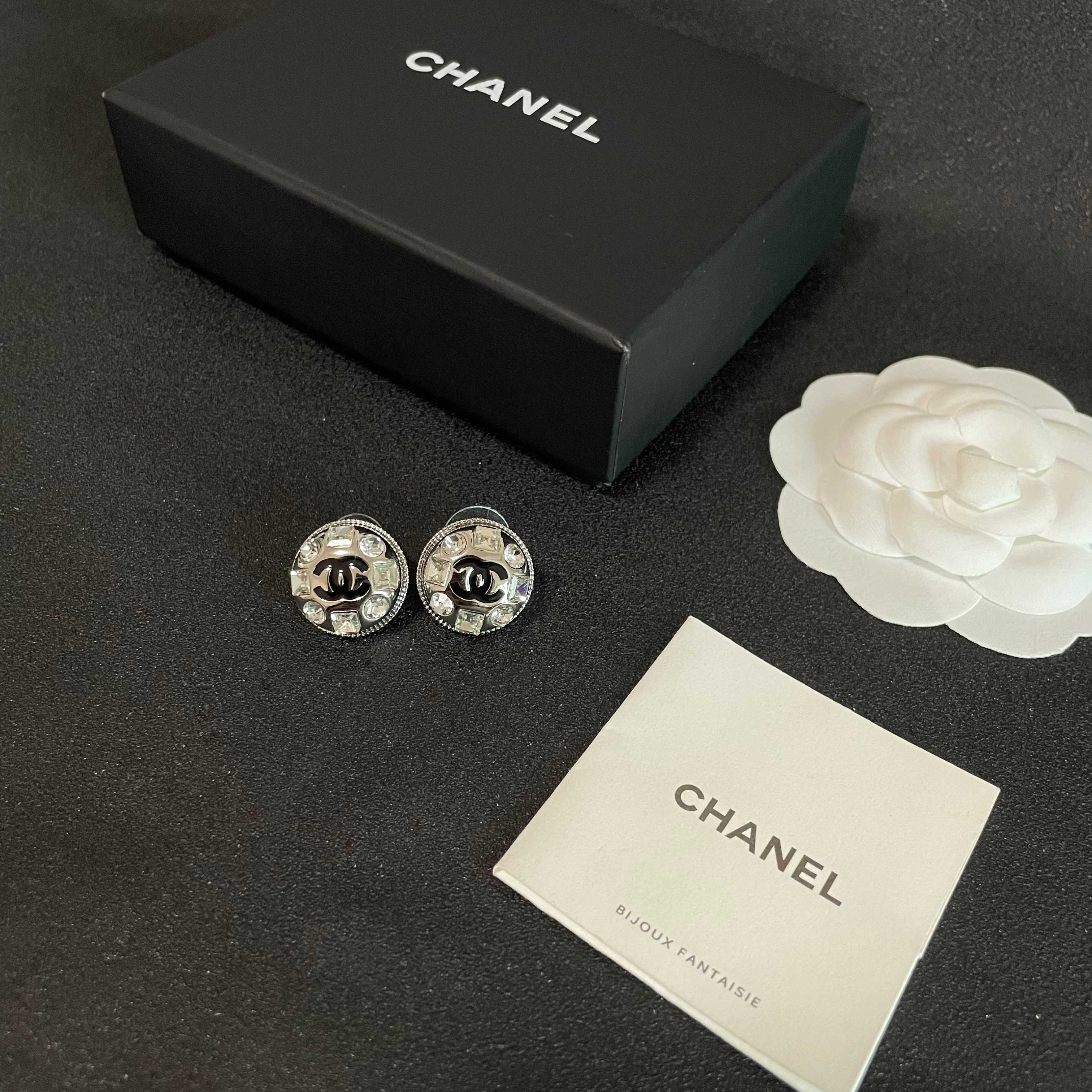  Chanel香奈儿 中古 双C耳钉👀小香家的款式真心无需多介绍😘🎶每一款都超好看，精致大方，非常显气质