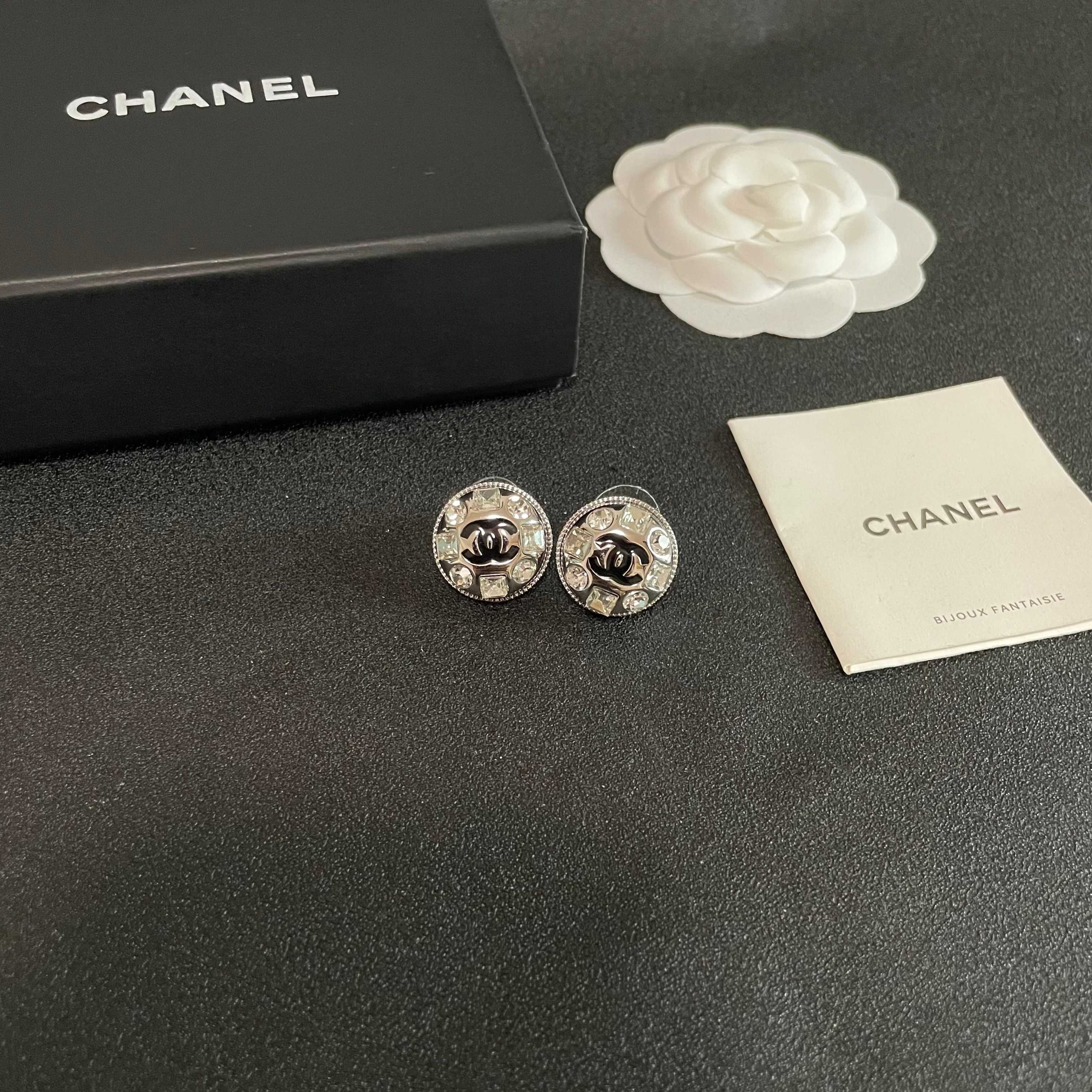  Chanel香奈儿 中古 双C耳钉👀小香家的款式真心无需多介绍😘🎶每一款都超好看，精致大方，非常显气质