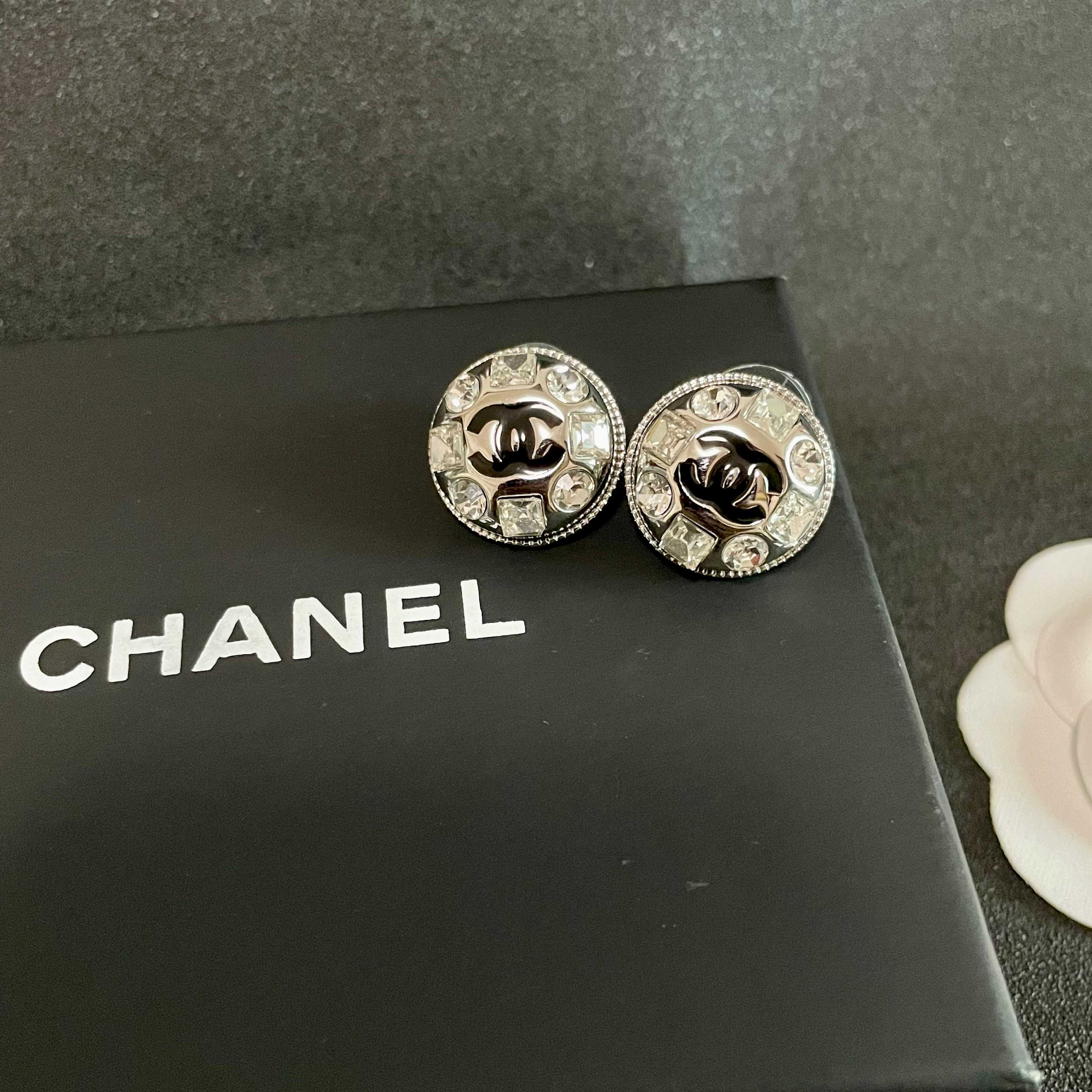  Chanel香奈儿 中古 双C耳钉👀小香家的款式真心无需多介绍😘🎶每一款都超好看，精致大方，非常显气质