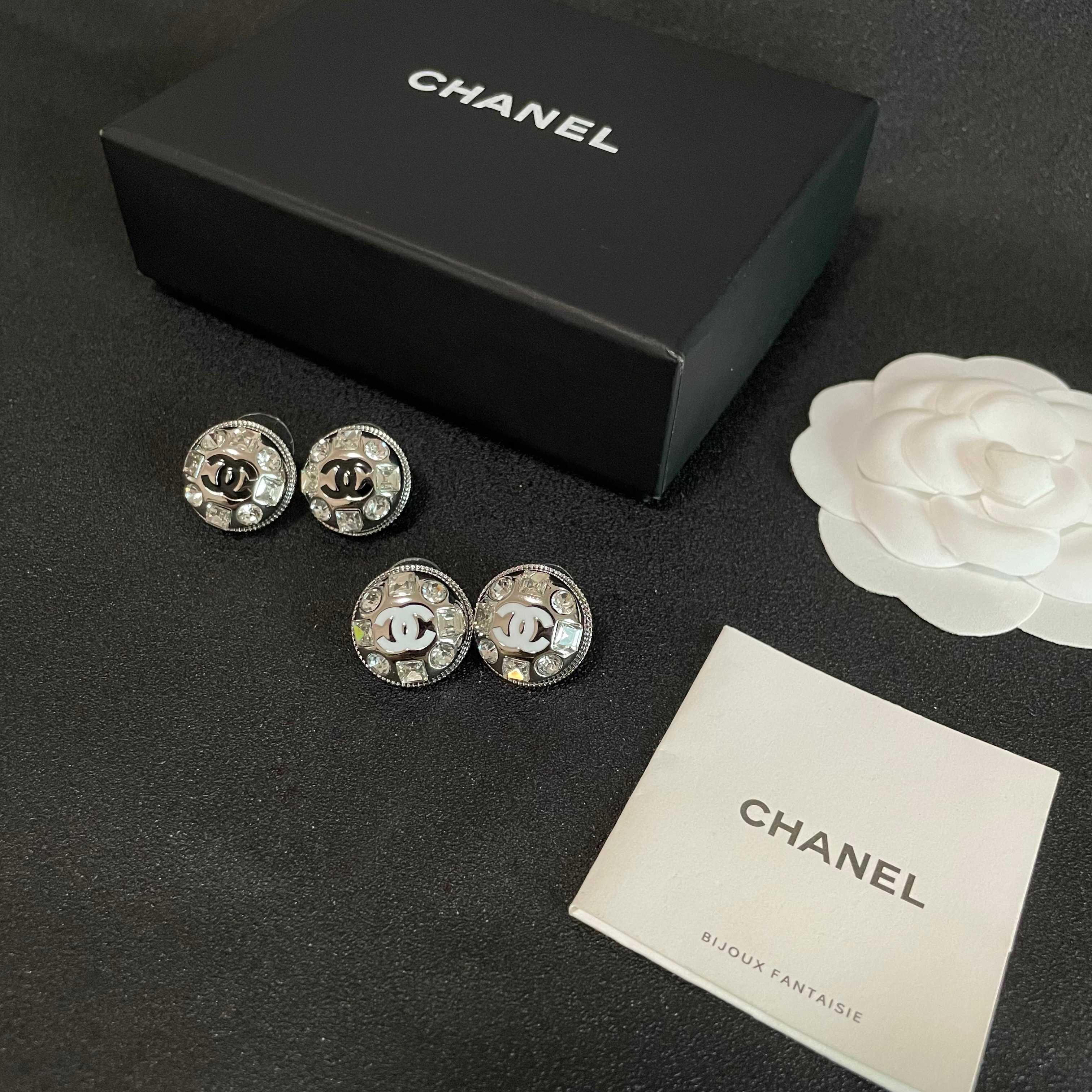  Chanel香奈儿 中古 双C耳钉👀小香家的款式真心无需多介绍😘🎶每一款都超好看，精致大方，非常显气质