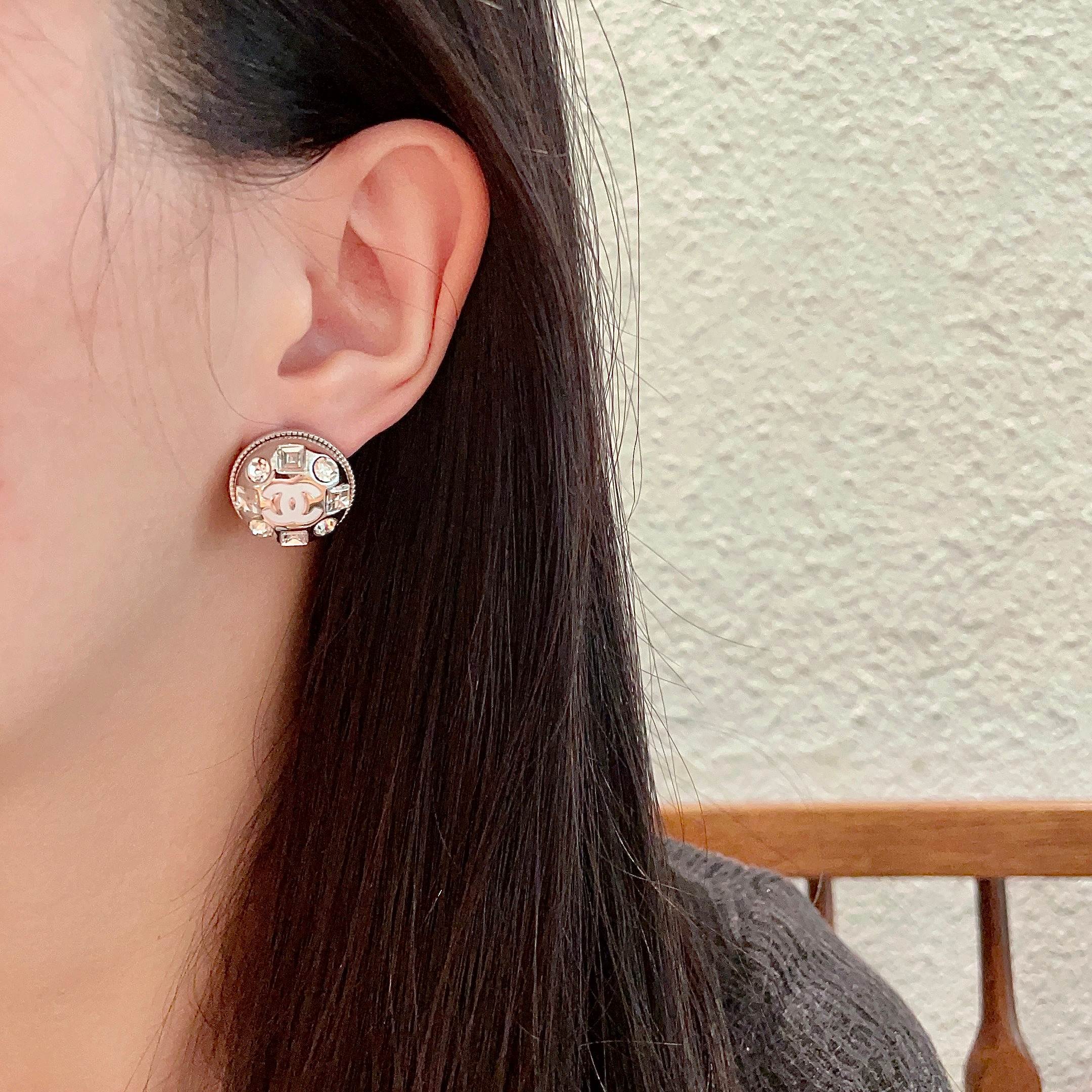  Chanel香奈儿 中古 双C耳钉👀小香家的款式真心无需多介绍😘🎶每一款都超好看，精致大方，非常显气质