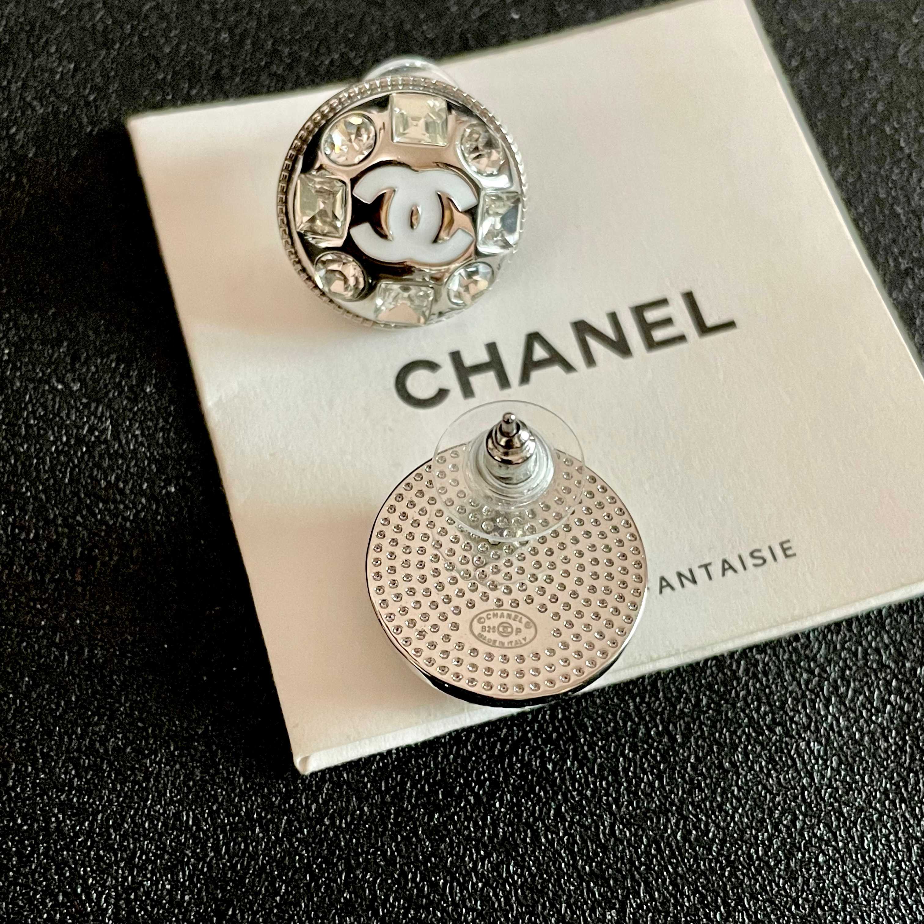  Chanel香奈儿 中古 双C耳钉👀小香家的款式真心无需多介绍😘🎶每一款都超好看，精致大方，非常显气质