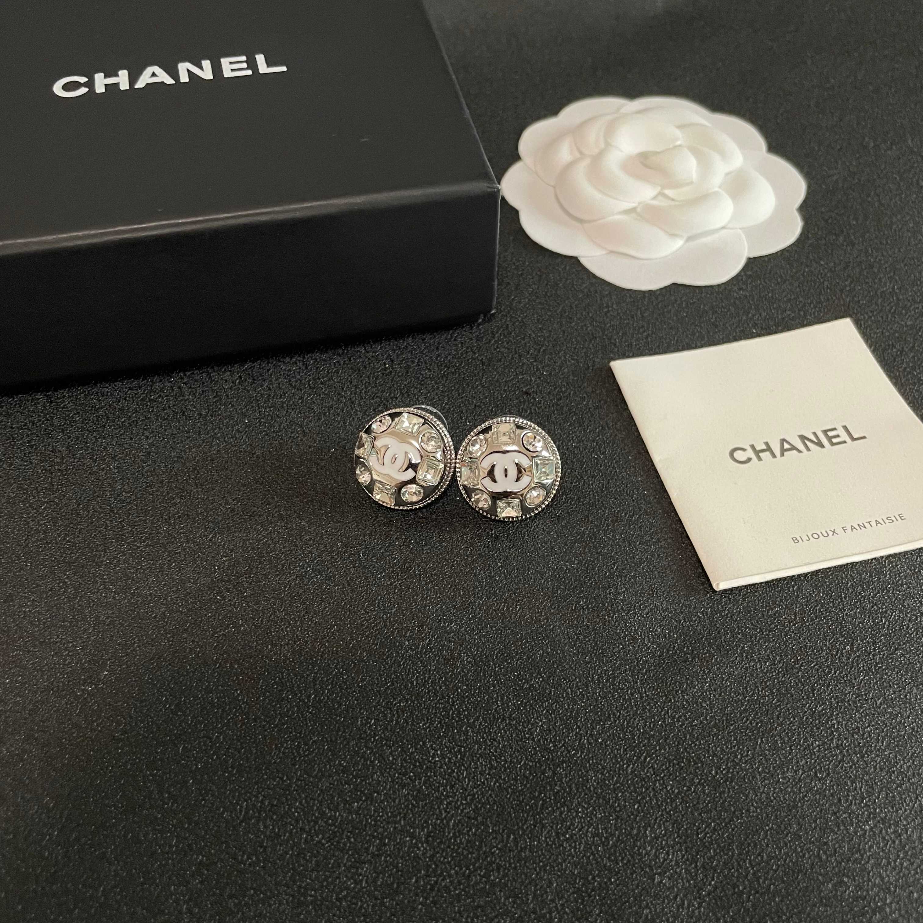  Chanel香奈儿 中古 双C耳钉👀小香家的款式真心无需多介绍😘🎶每一款都超好看，精致大方，非常显气质