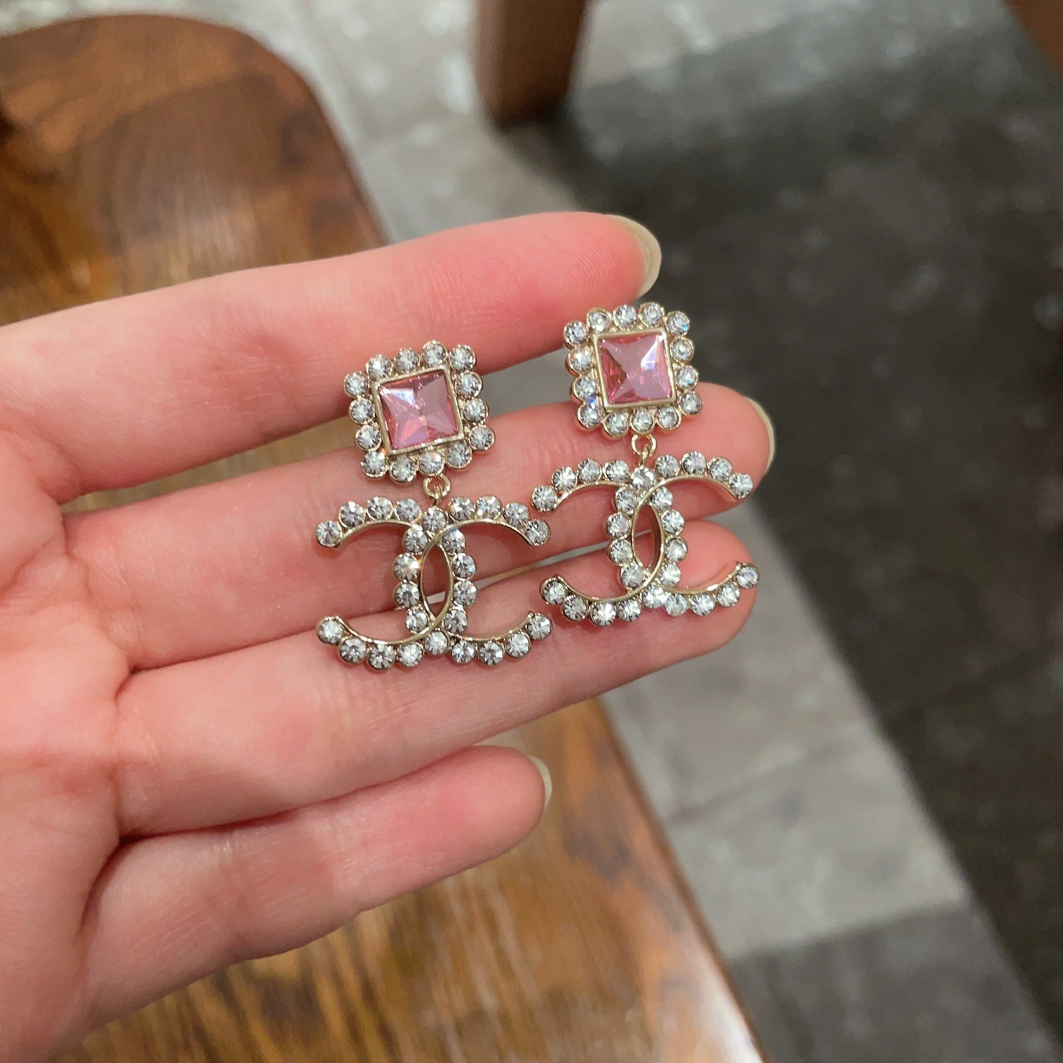  Chanel香奈儿 中古 双C耳钉👀小香家的款式真心无需多介绍😘🎶每一款都超好看，精致大方，非常显气质