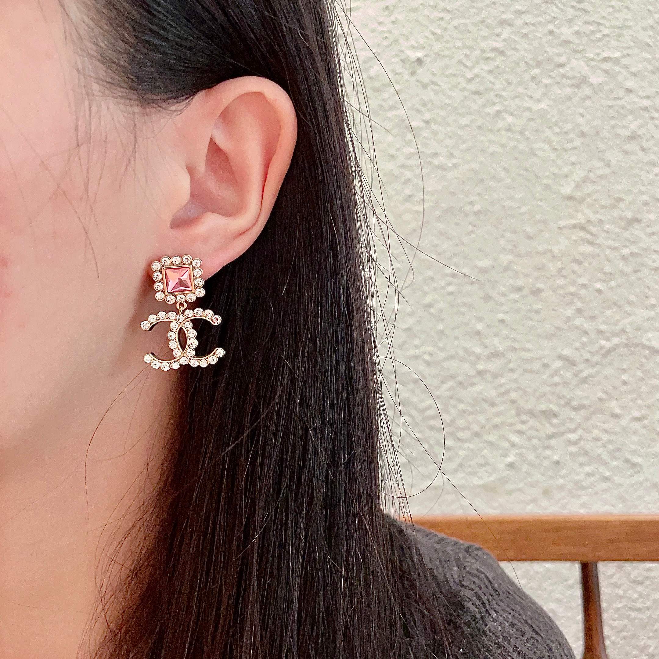  Chanel香奈儿 中古 双C耳钉👀小香家的款式真心无需多介绍😘🎶每一款都超好看，精致大方，非常显气质
