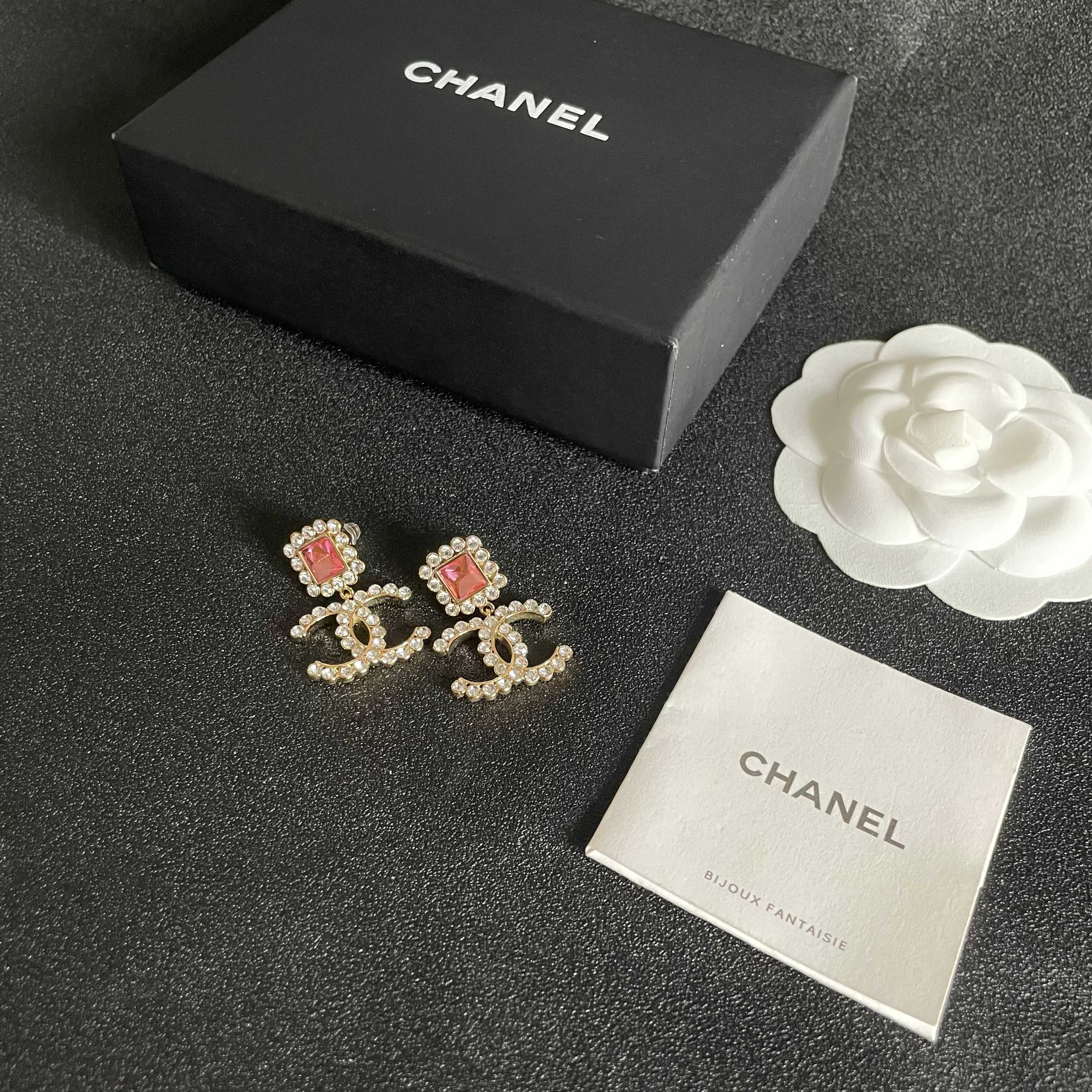  Chanel香奈儿 中古 双C耳钉👀小香家的款式真心无需多介绍😘🎶每一款都超好看，精致大方，非常显气质