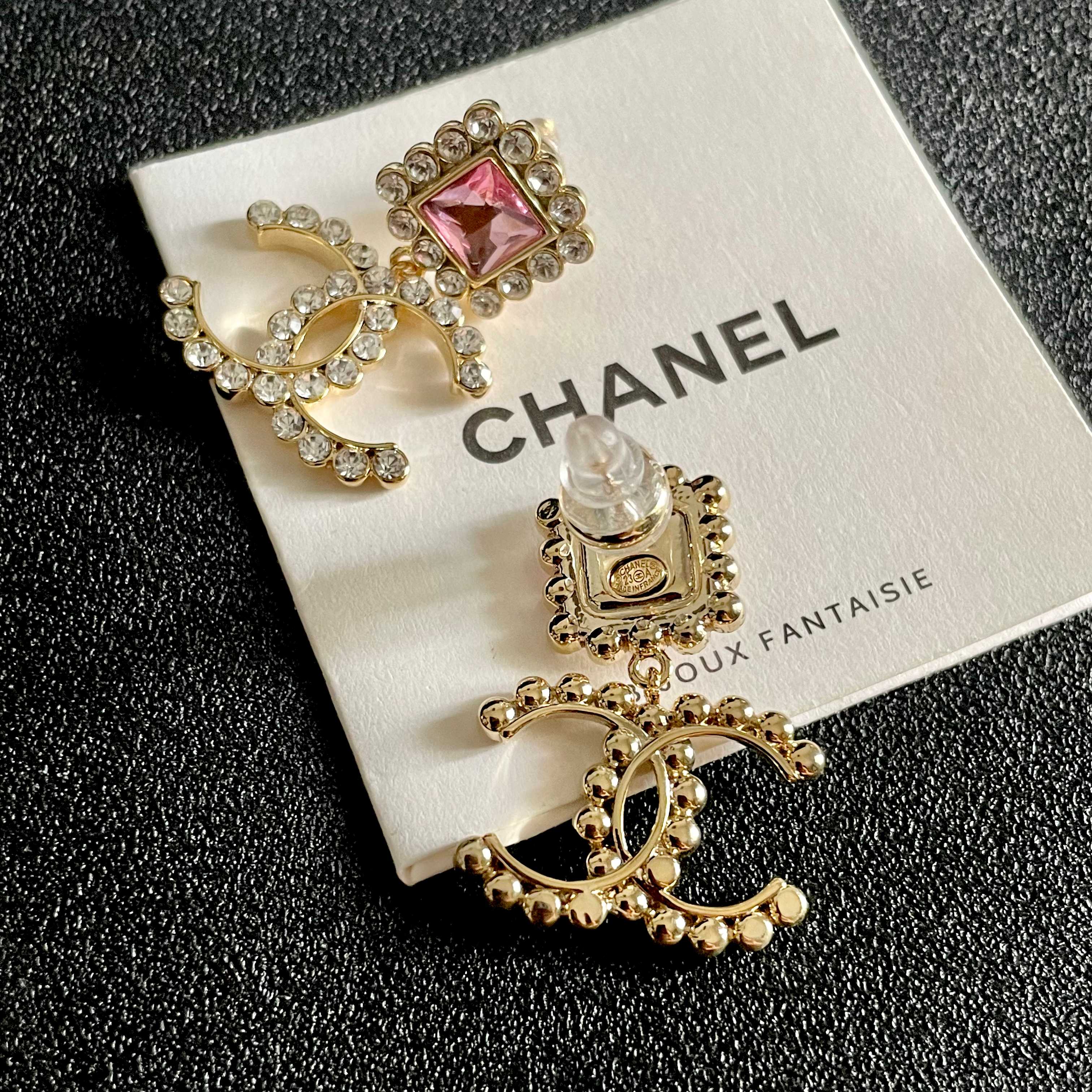  Chanel香奈儿 中古 双C耳钉👀小香家的款式真心无需多介绍😘🎶每一款都超好看，精致大方，非常显气质