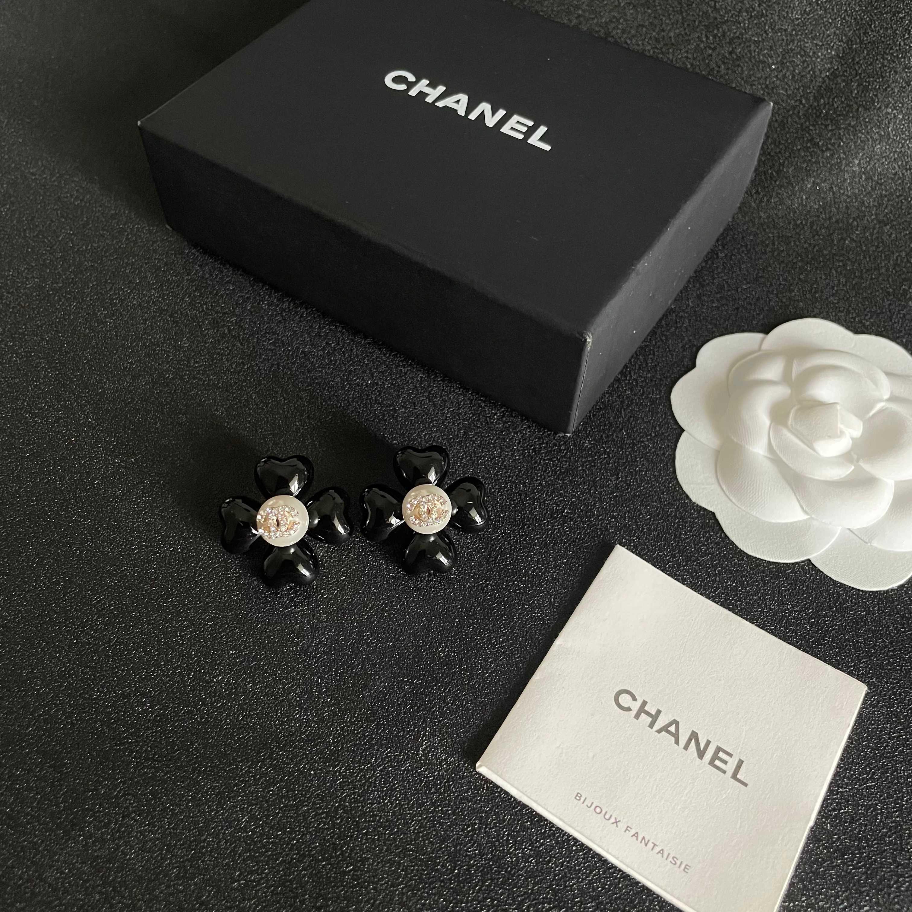 Chanel香奈儿 中古 双C耳钉👀小香家的款式真心无需多介绍😘🎶每一款都超好看，精致大方，非常显气质