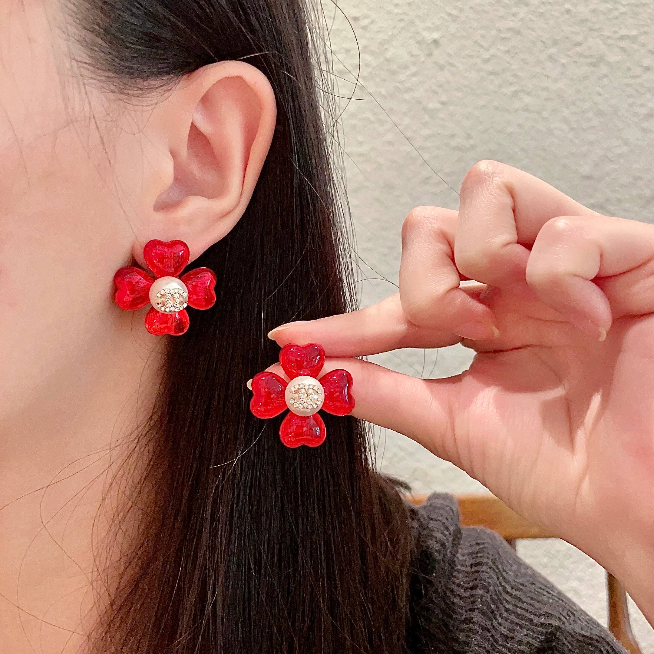 Chanel香奈儿 中古 双C耳钉👀小香家的款式真心无需多介绍😘🎶每一款都超好看，精致大方，非常显气质