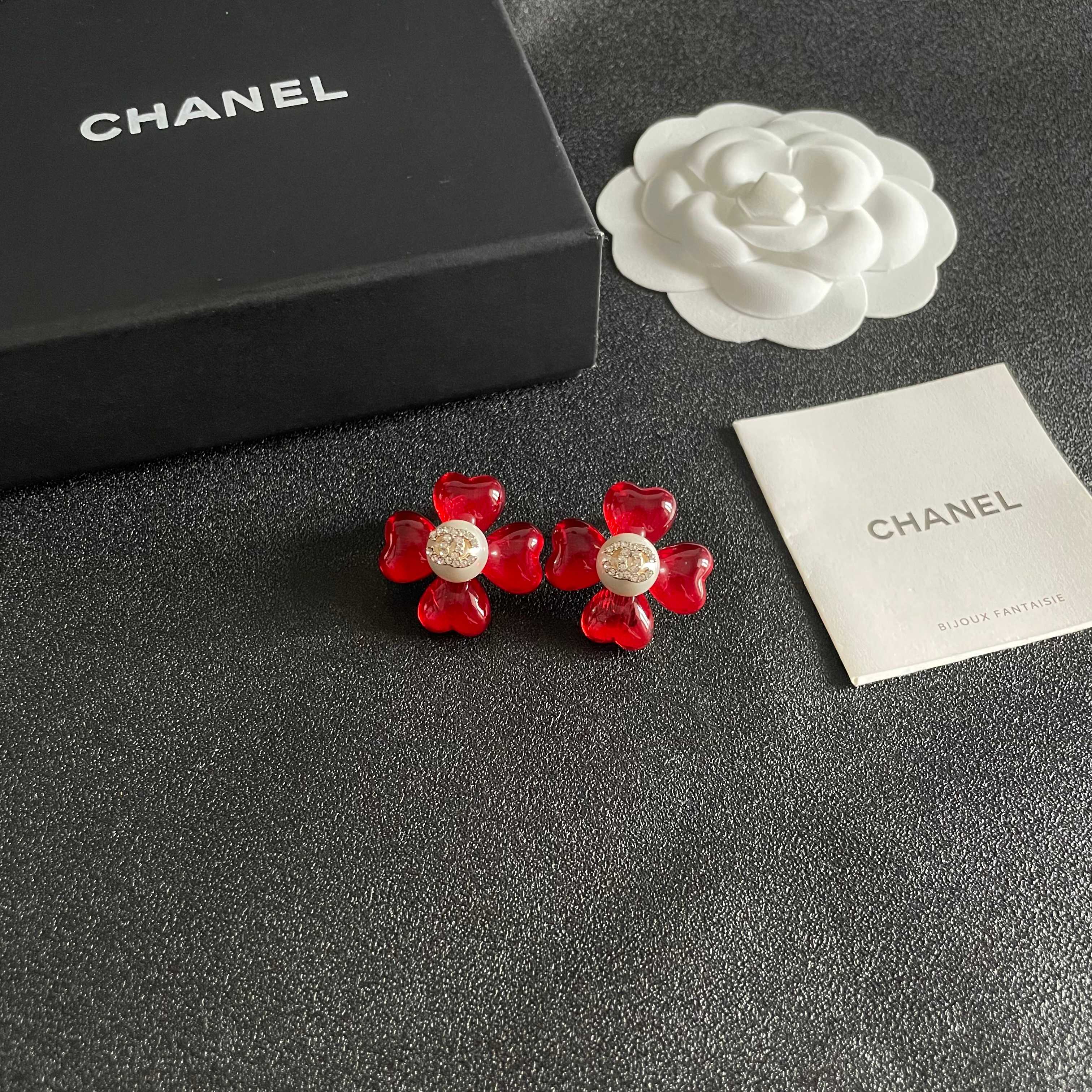  Chanel香奈儿 中古 双C耳钉👀小香家的款式真心无需多介绍😘🎶每一款都超好看，精致大方，非常显气质