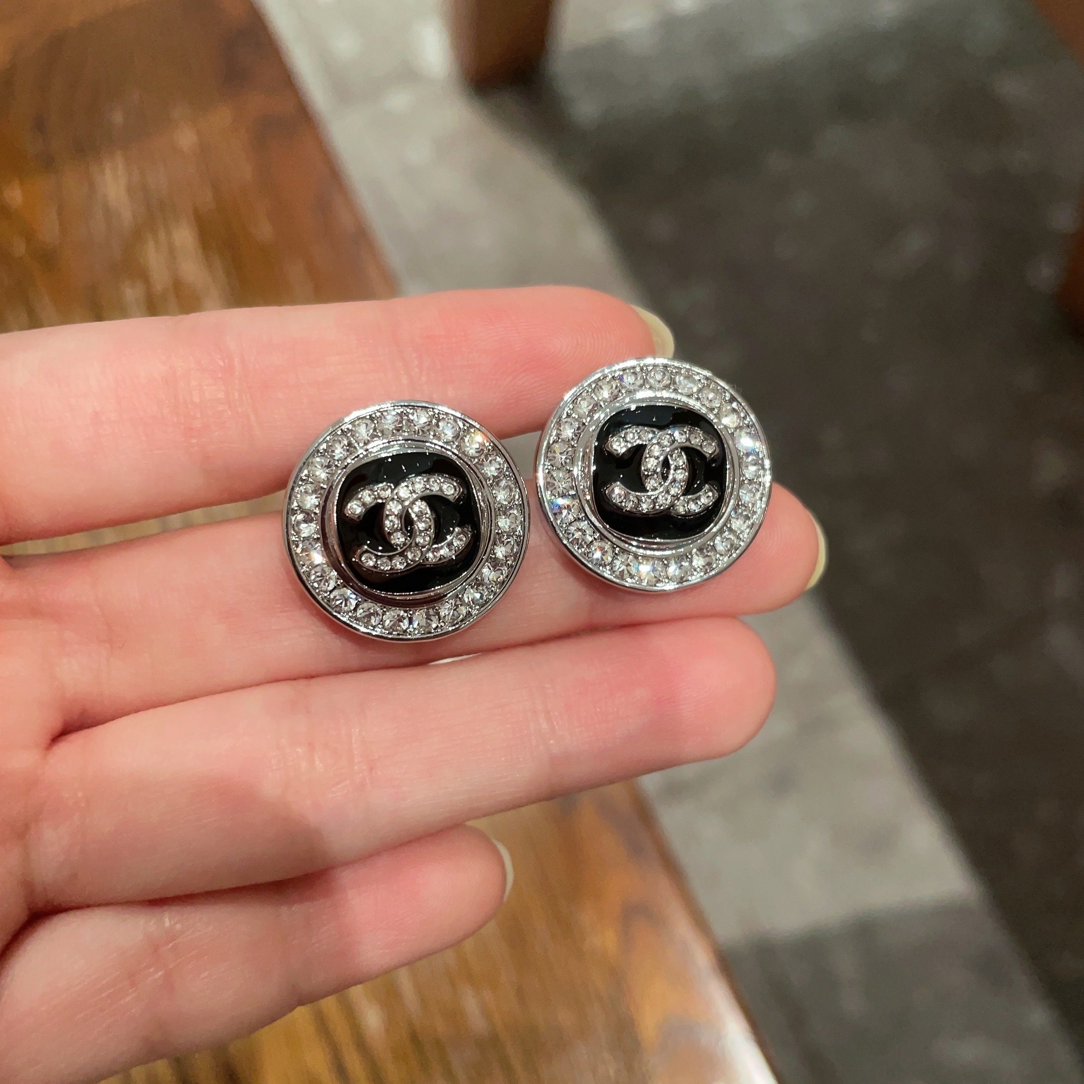  Chanel香奈儿 中古 双C耳钉👀小香家的款式真心无需多介绍😘🎶每一款都超好看，精致大方，非常显气质
