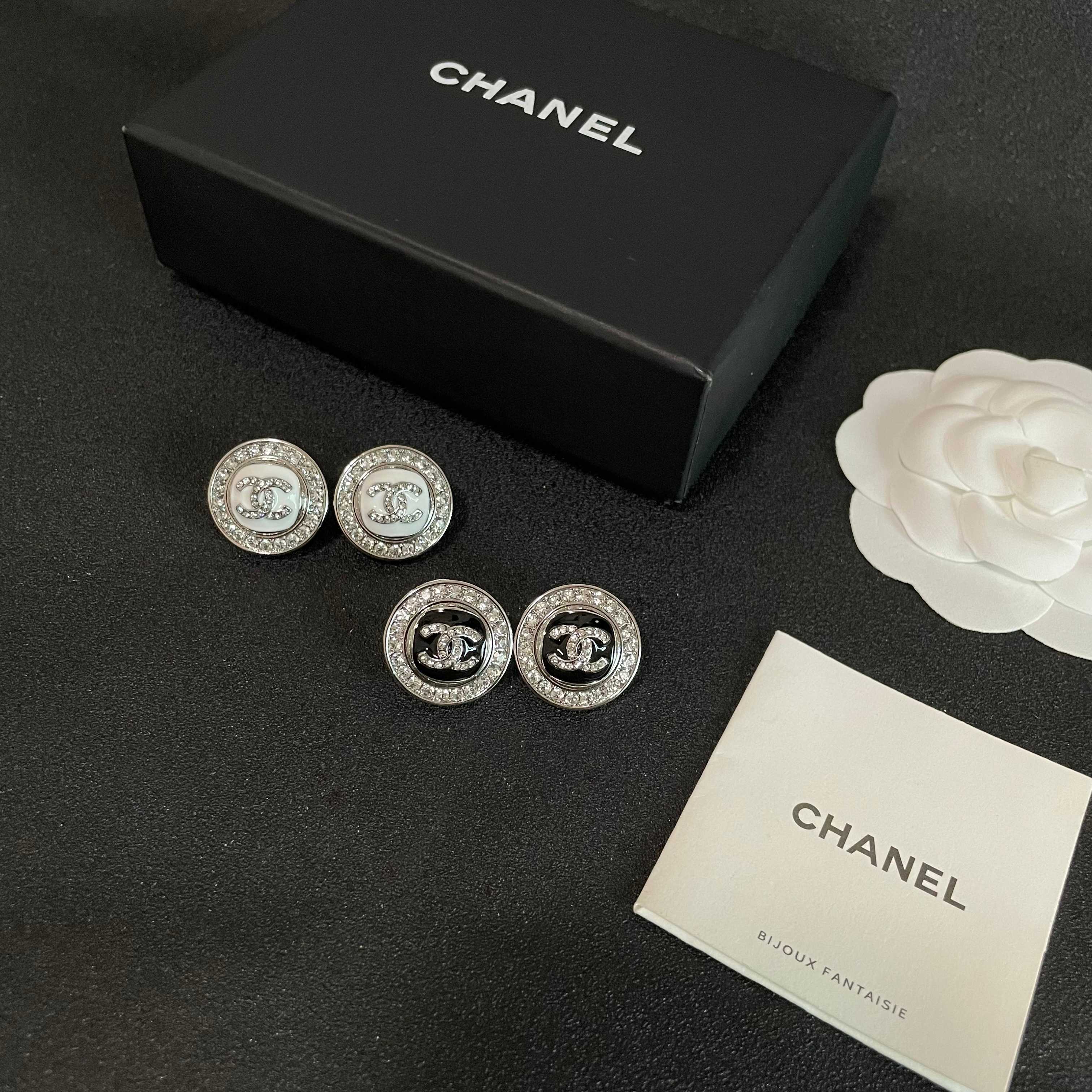  Chanel香奈儿 中古 双C耳钉👀小香家的款式真心无需多介绍😘🎶每一款都超好看，精致大方，非常显气质