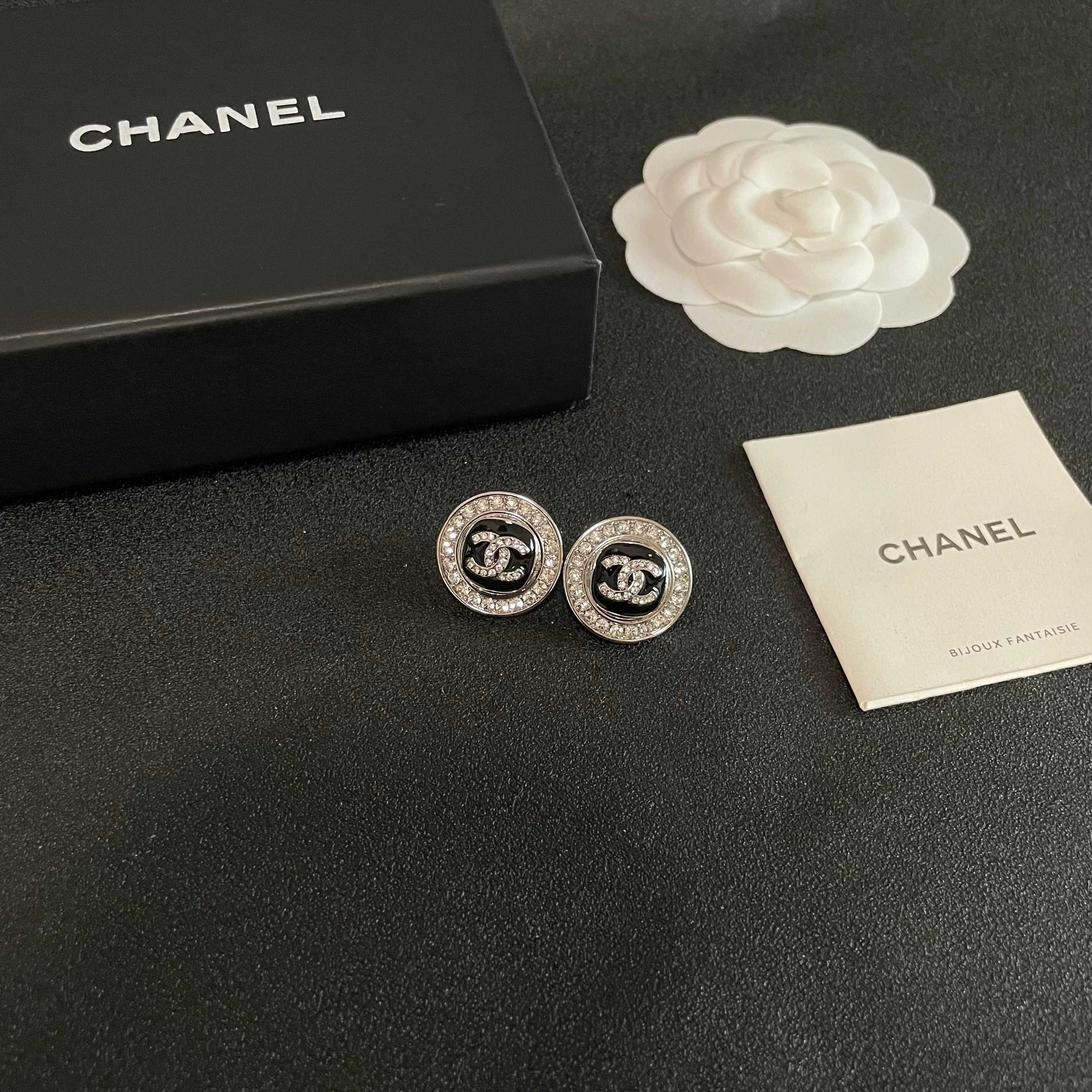  Chanel香奈儿 中古 双C耳钉👀小香家的款式真心无需多介绍😘🎶每一款都超好看，精致大方，非常显气质