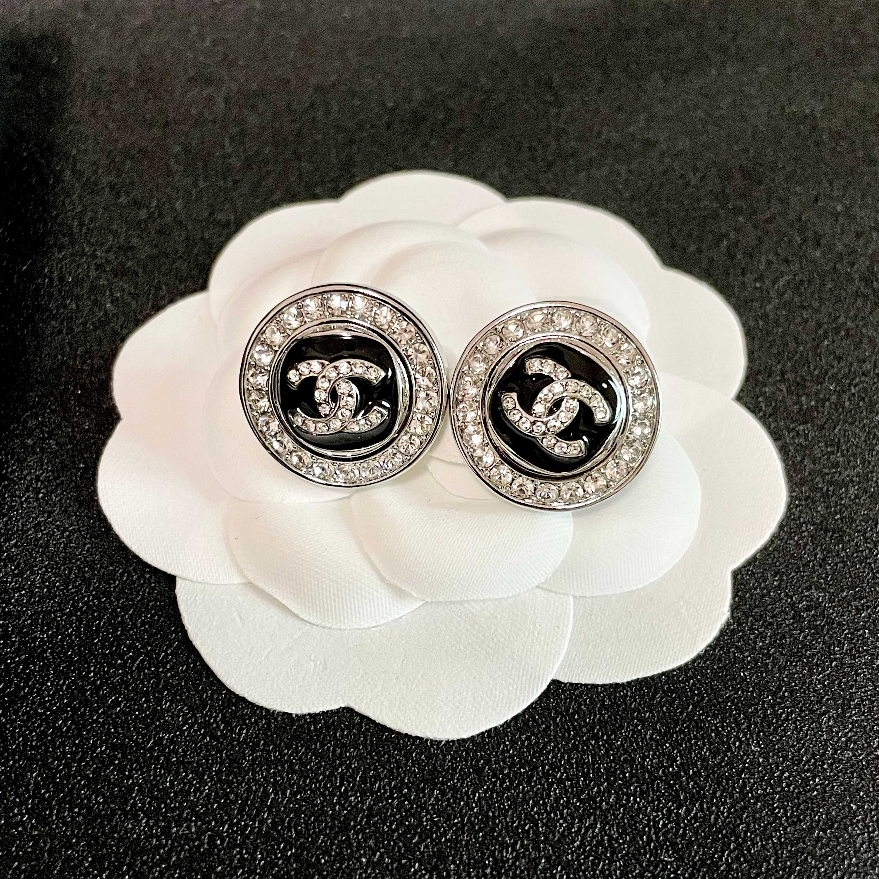  Chanel香奈儿 中古 双C耳钉👀小香家的款式真心无需多介绍😘🎶每一款都超好看，精致大方，非常显气质