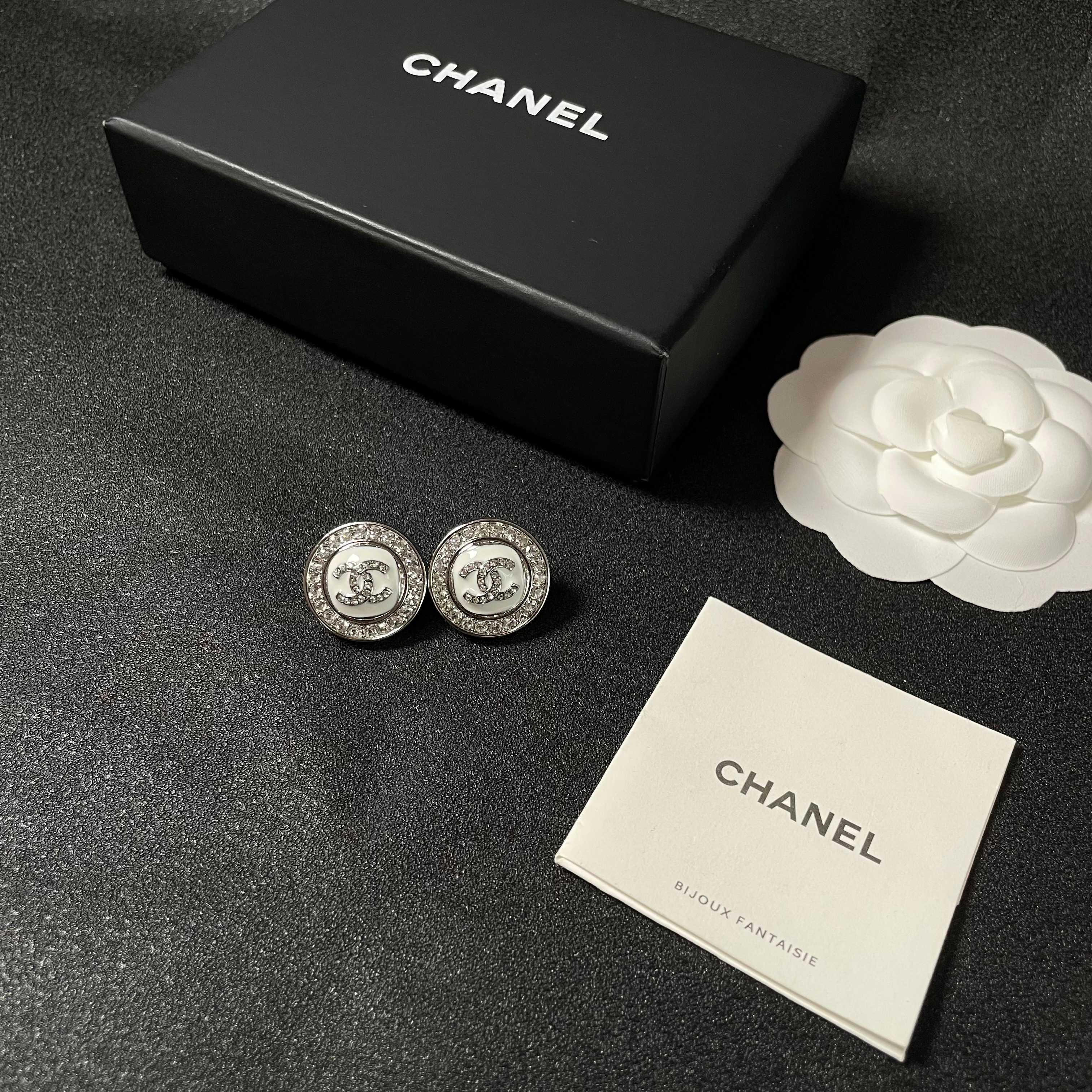  Chanel香奈儿 中古 双C耳钉👀小香家的款式真心无需多介绍😘🎶每一款都超好看，精致大方，非常显气质