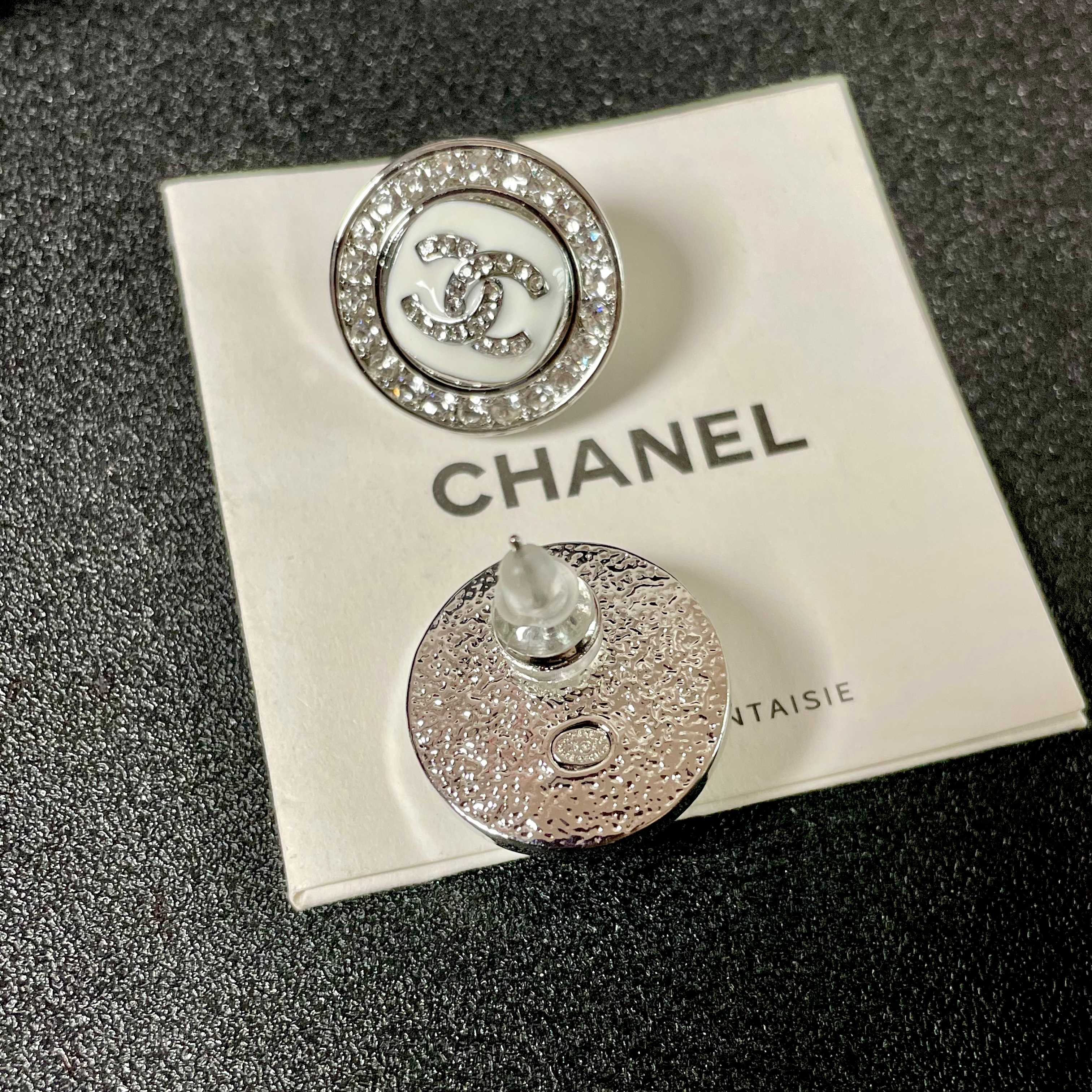  Chanel香奈儿 中古 双C耳钉👀小香家的款式真心无需多介绍😘🎶每一款都超好看，精致大方，非常显气质