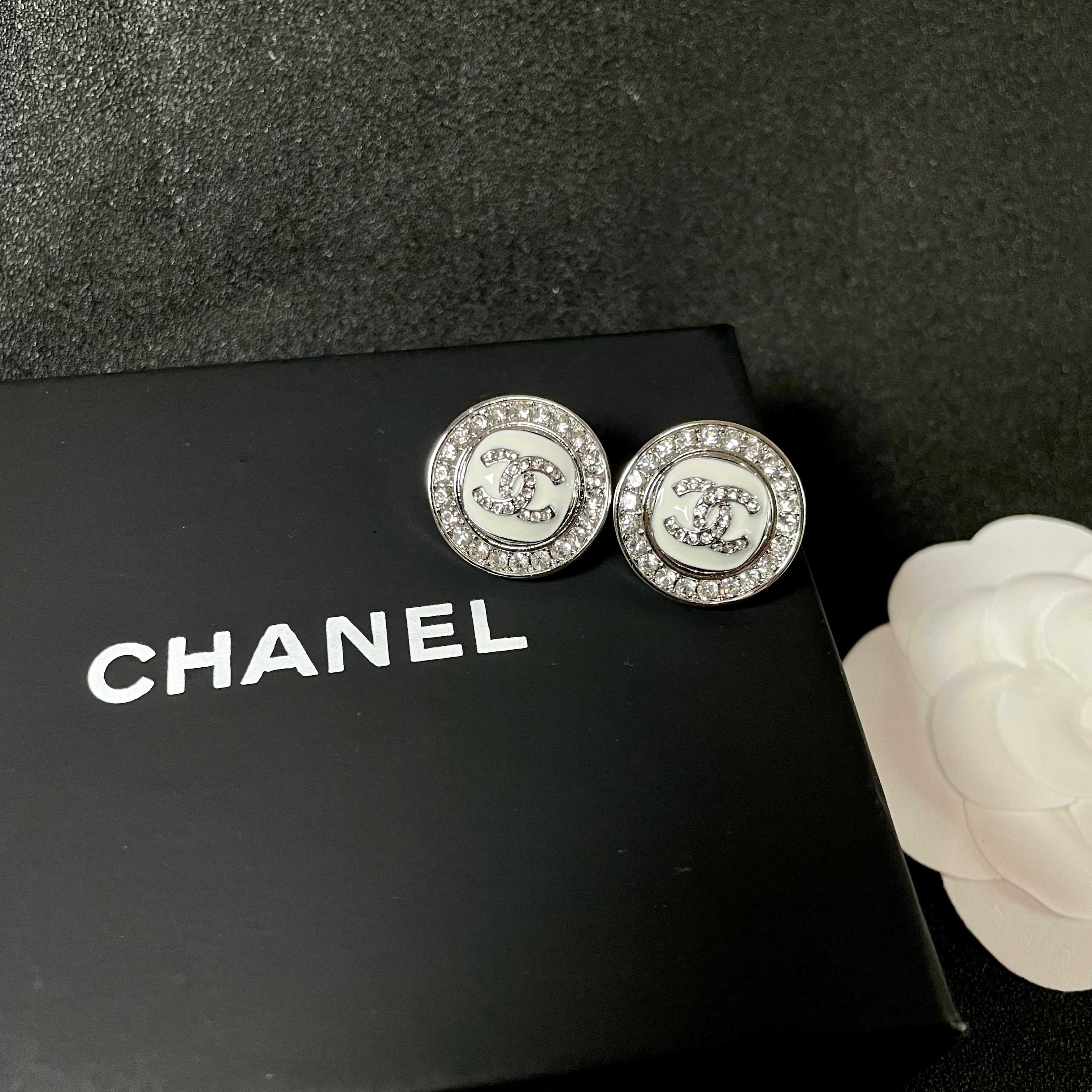  Chanel香奈儿 中古 双C耳钉👀小香家的款式真心无需多介绍😘🎶每一款都超好看，精致大方，非常显气质