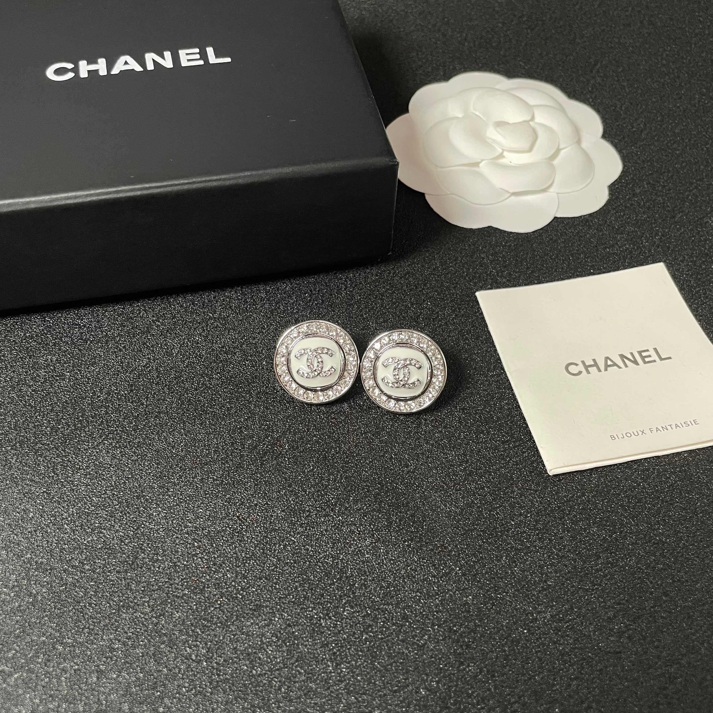  Chanel香奈儿 中古 双C耳钉👀小香家的款式真心无需多介绍😘🎶每一款都超好看，精致大方，非常显气质