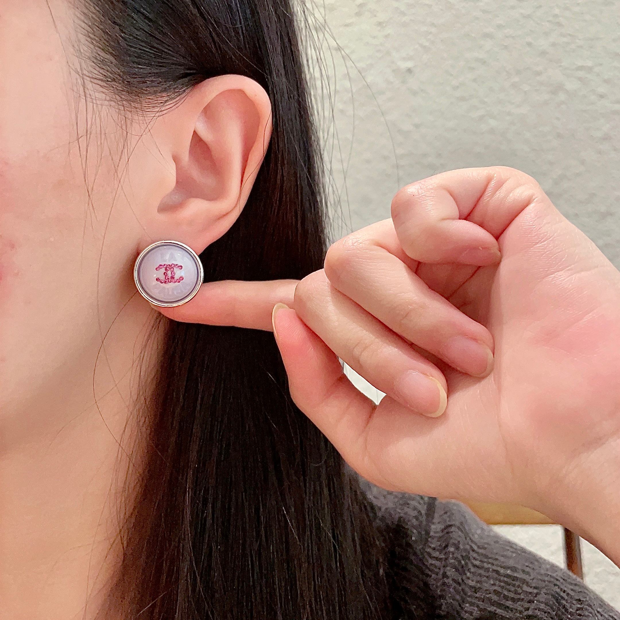  Chanel香奈儿 中古 双C耳钉👀小香家的款式真心无需多介绍😘🎶每一款都超好看，精致大方，非常显气质