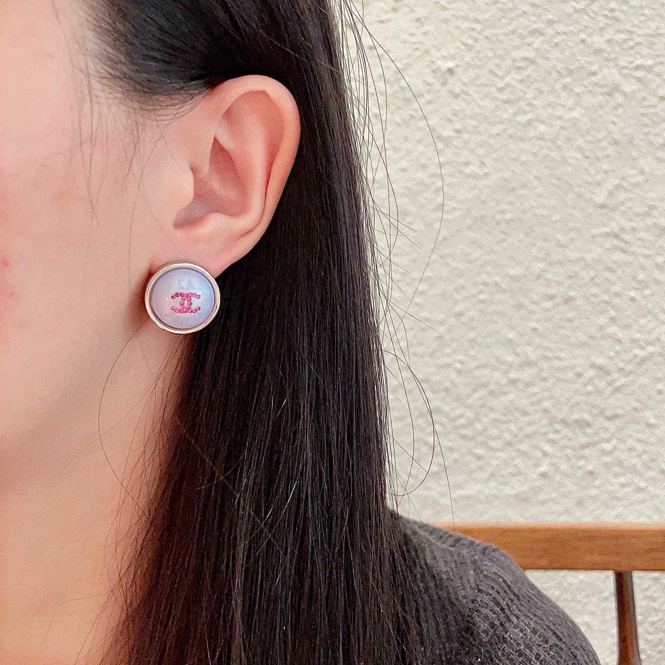  Chanel香奈儿 中古 双C耳钉👀小香家的款式真心无需多介绍😘🎶每一款都超好看，精致大方，非常显气质