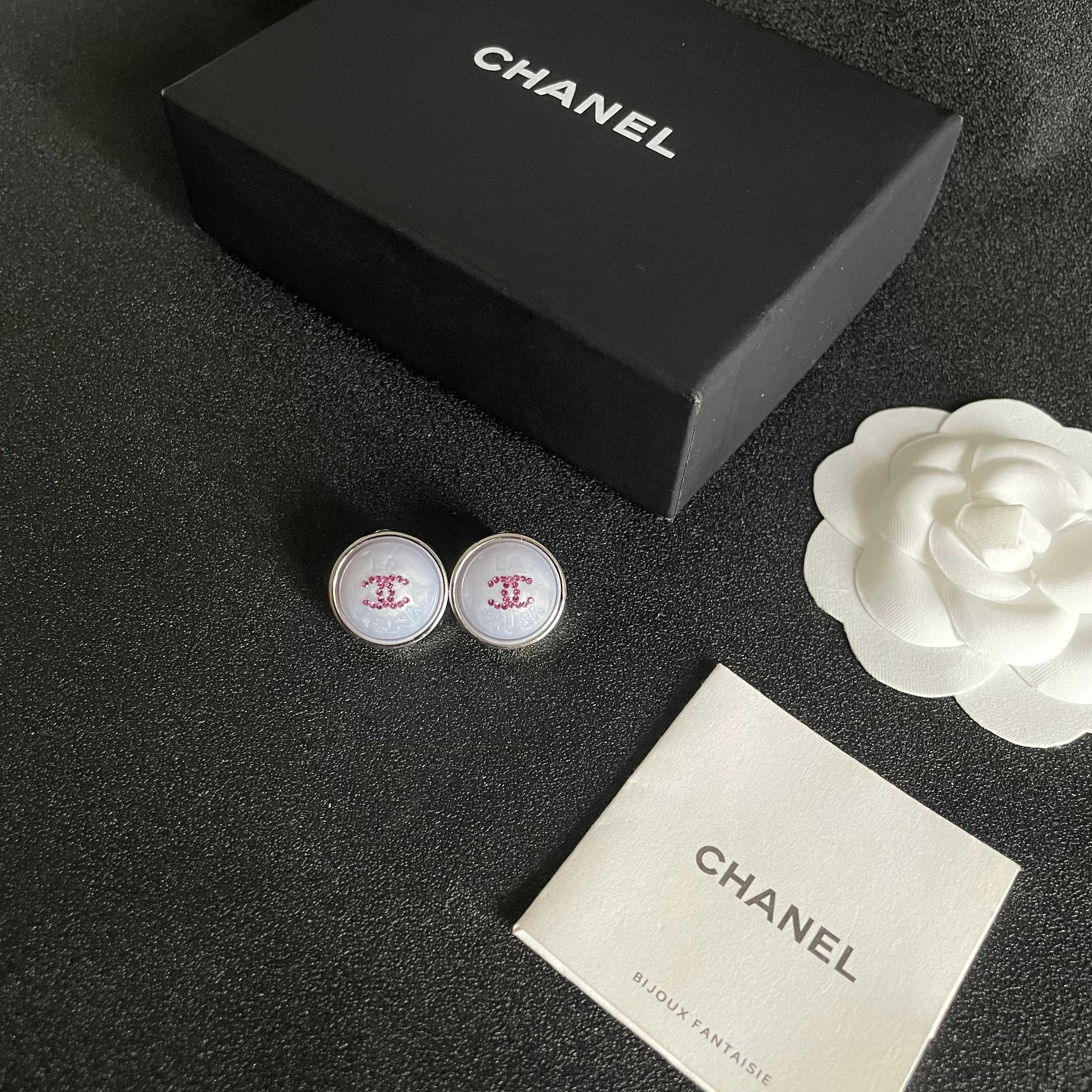  Chanel香奈儿 中古 双C耳钉👀小香家的款式真心无需多介绍😘🎶每一款都超好看，精致大方，非常显气质