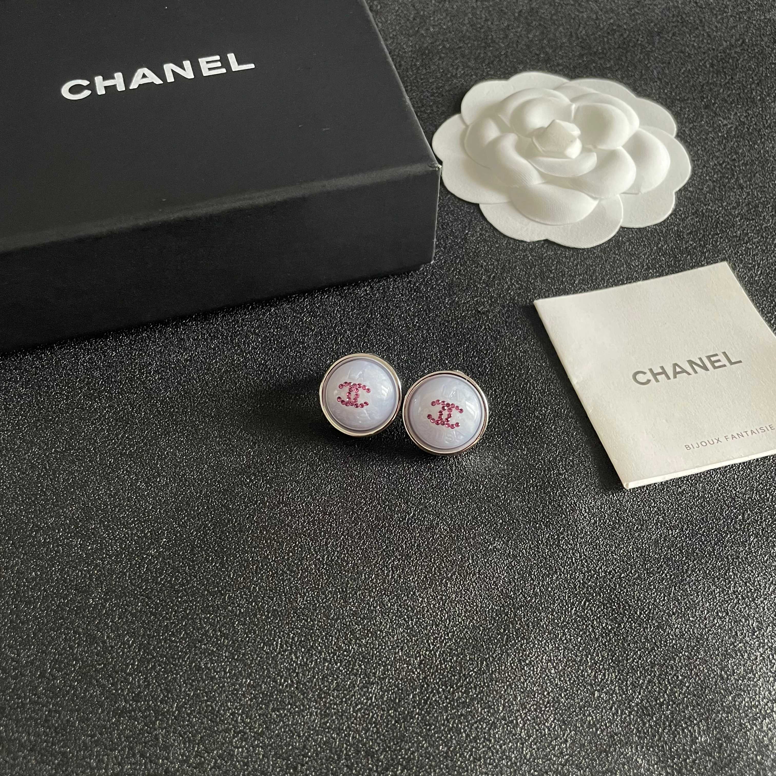  Chanel香奈儿 中古 双C耳钉👀小香家的款式真心无需多介绍😘🎶每一款都超好看，精致大方，非常显气质