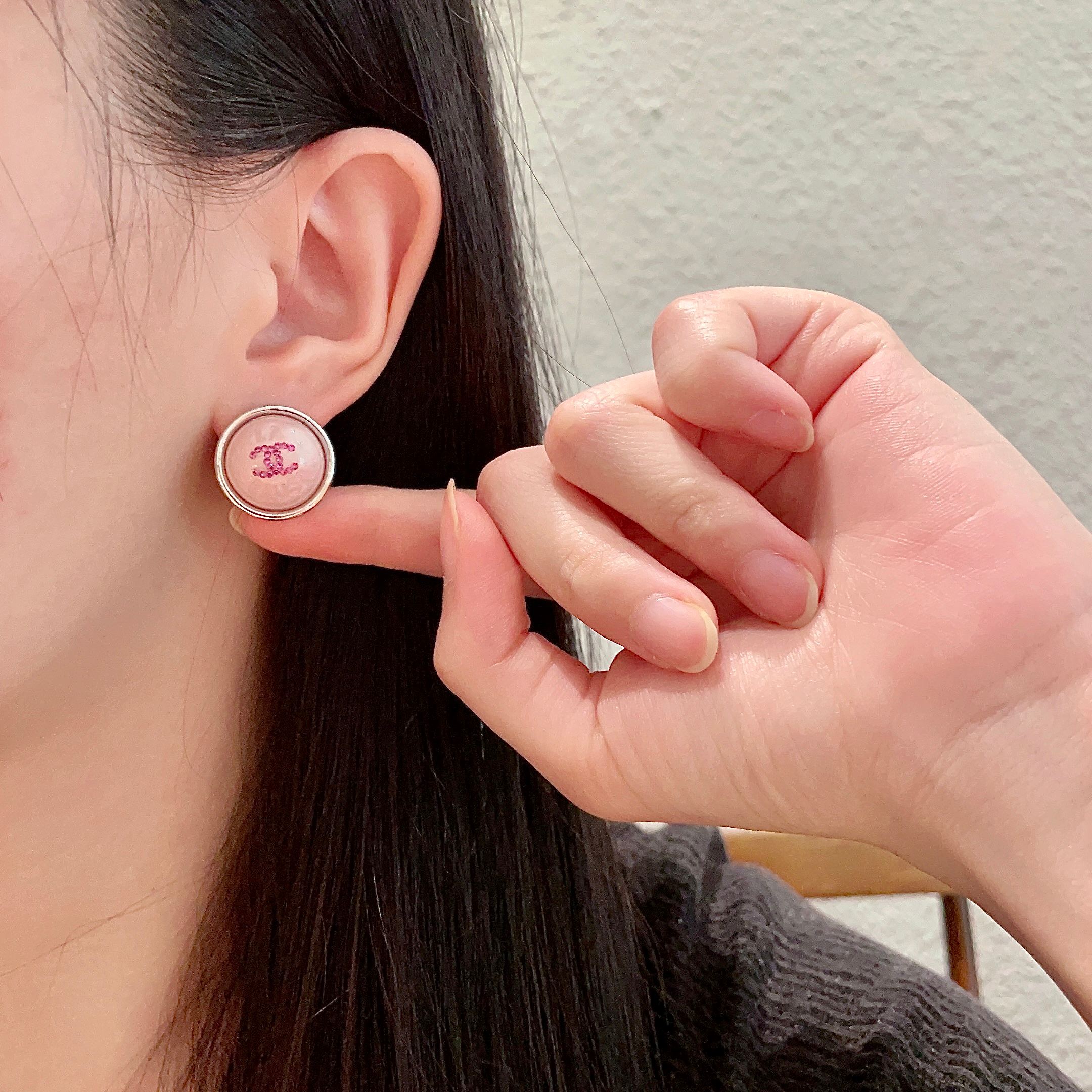  Chanel香奈儿 中古 双C耳钉👀小香家的款式真心无需多介绍😘🎶每一款都超好看，精致大方，非常显气质