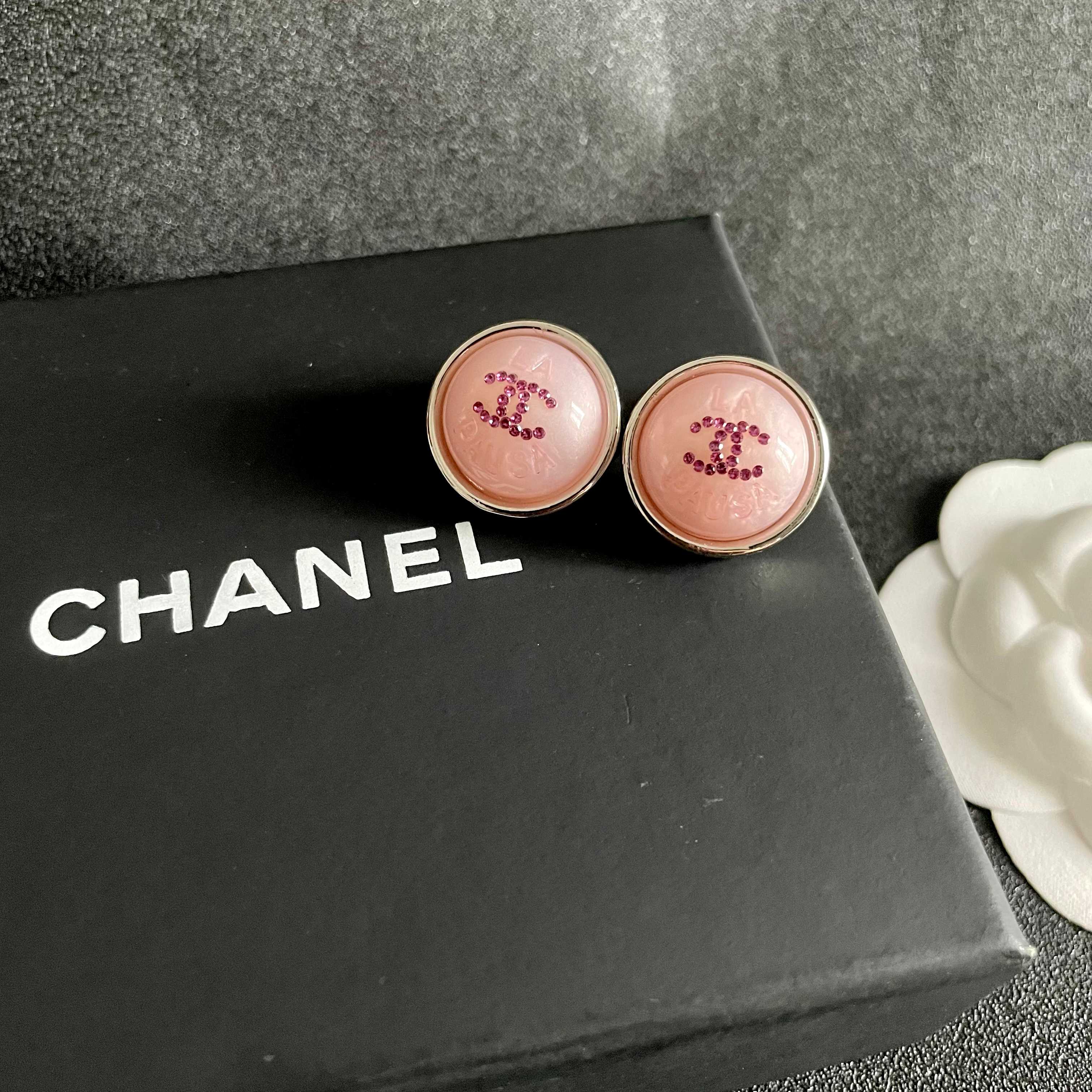  Chanel香奈儿 中古 双C耳钉👀小香家的款式真心无需多介绍😘🎶每一款都超好看，精致大方，非常显气质