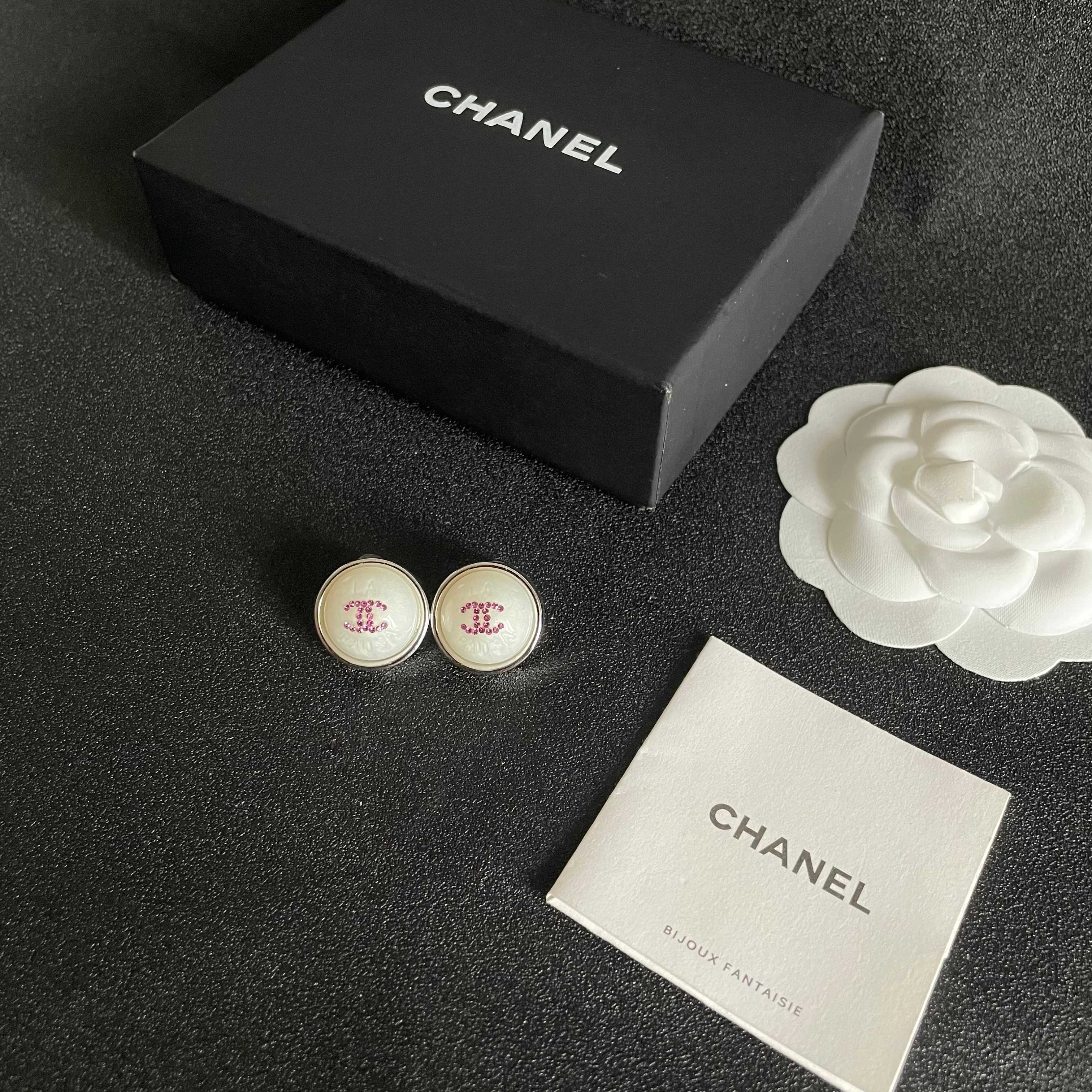  Chanel香奈儿 中古 双C耳钉👀小香家的款式真心无需多介绍😘🎶每一款都超好看，精致大方，非常显气质