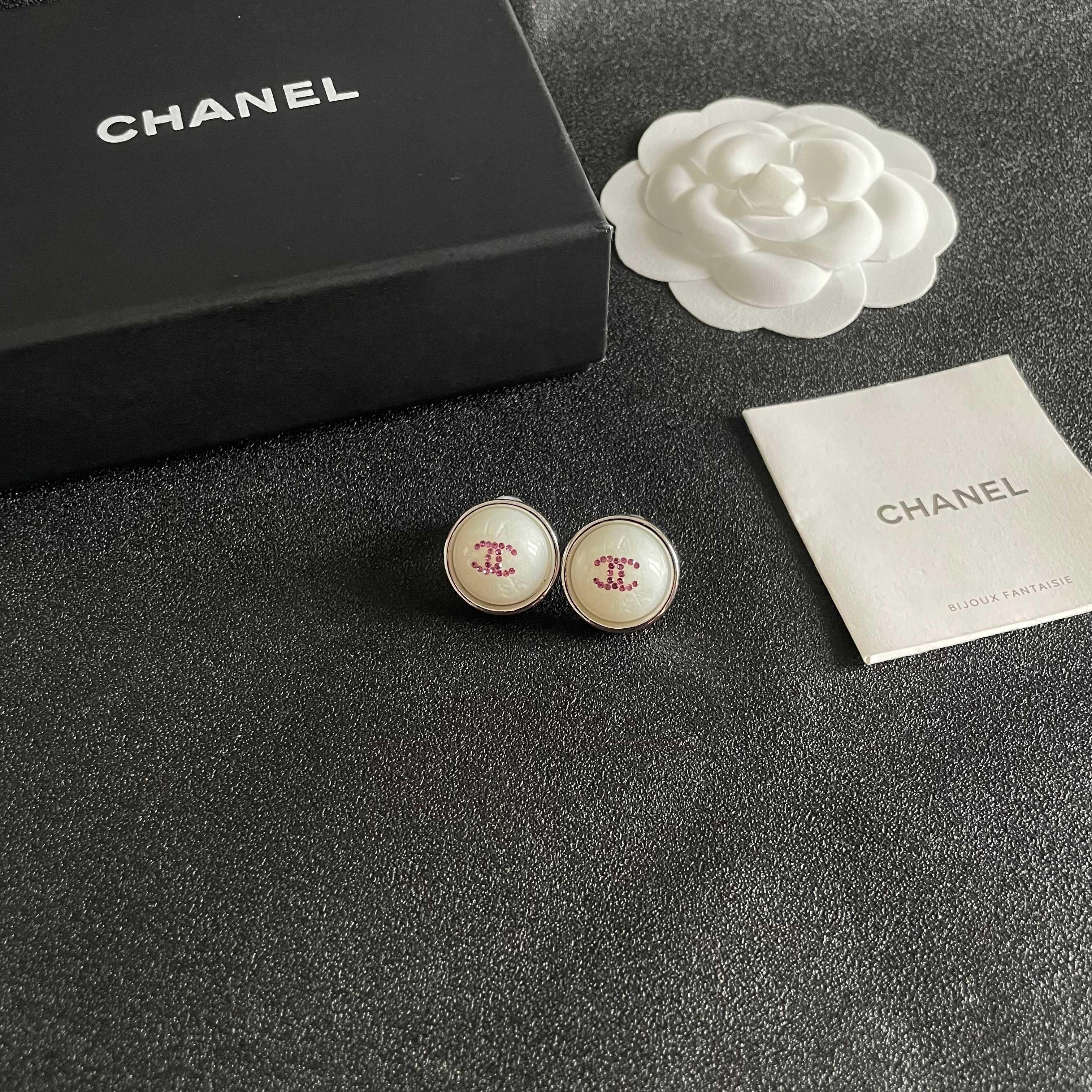  Chanel香奈儿 中古 双C耳钉👀小香家的款式真心无需多介绍😘🎶每一款都超好看，精致大方，非常显气质
