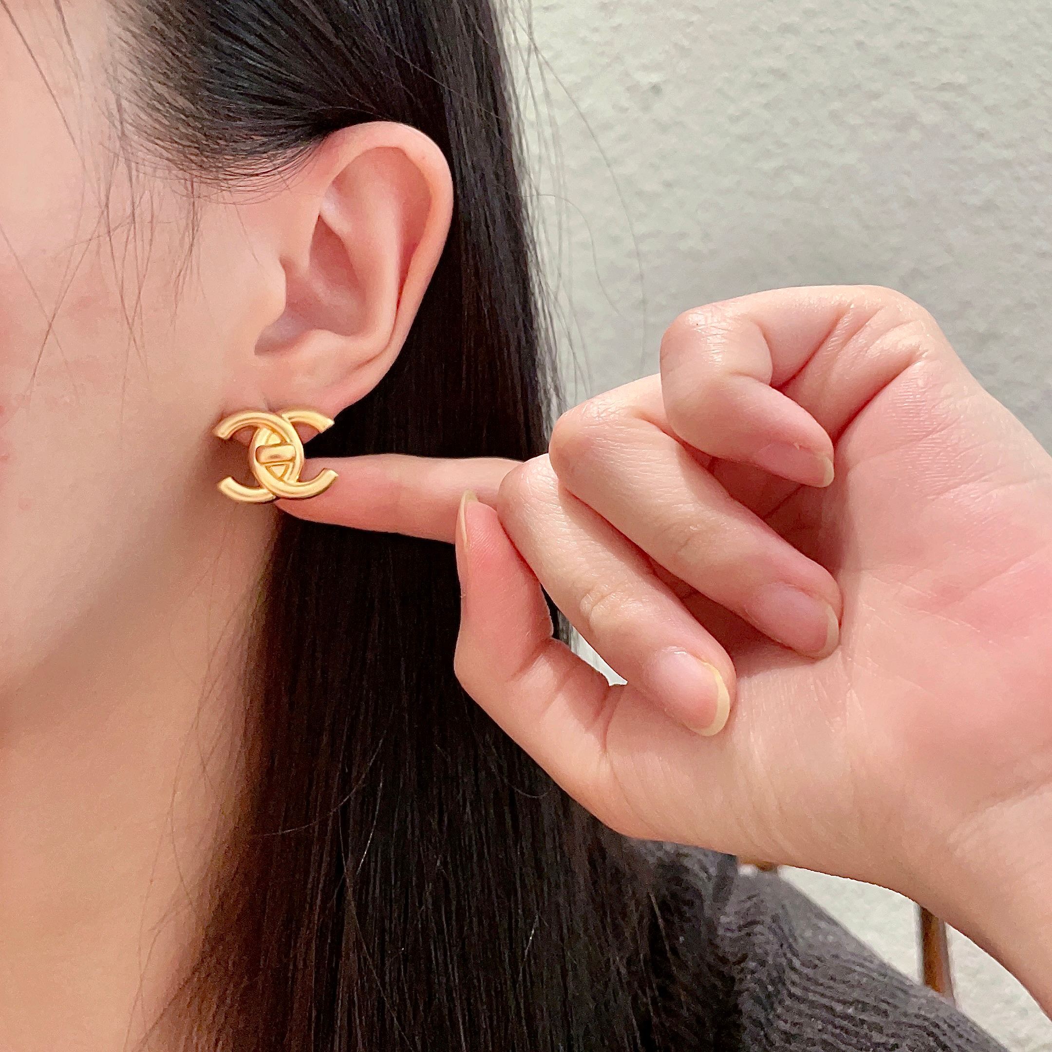  Chanel香奈儿 中古 双C耳钉👀小香家的款式真心无需多介绍😘🎶每一款都超好看，精致大方，非常显气质