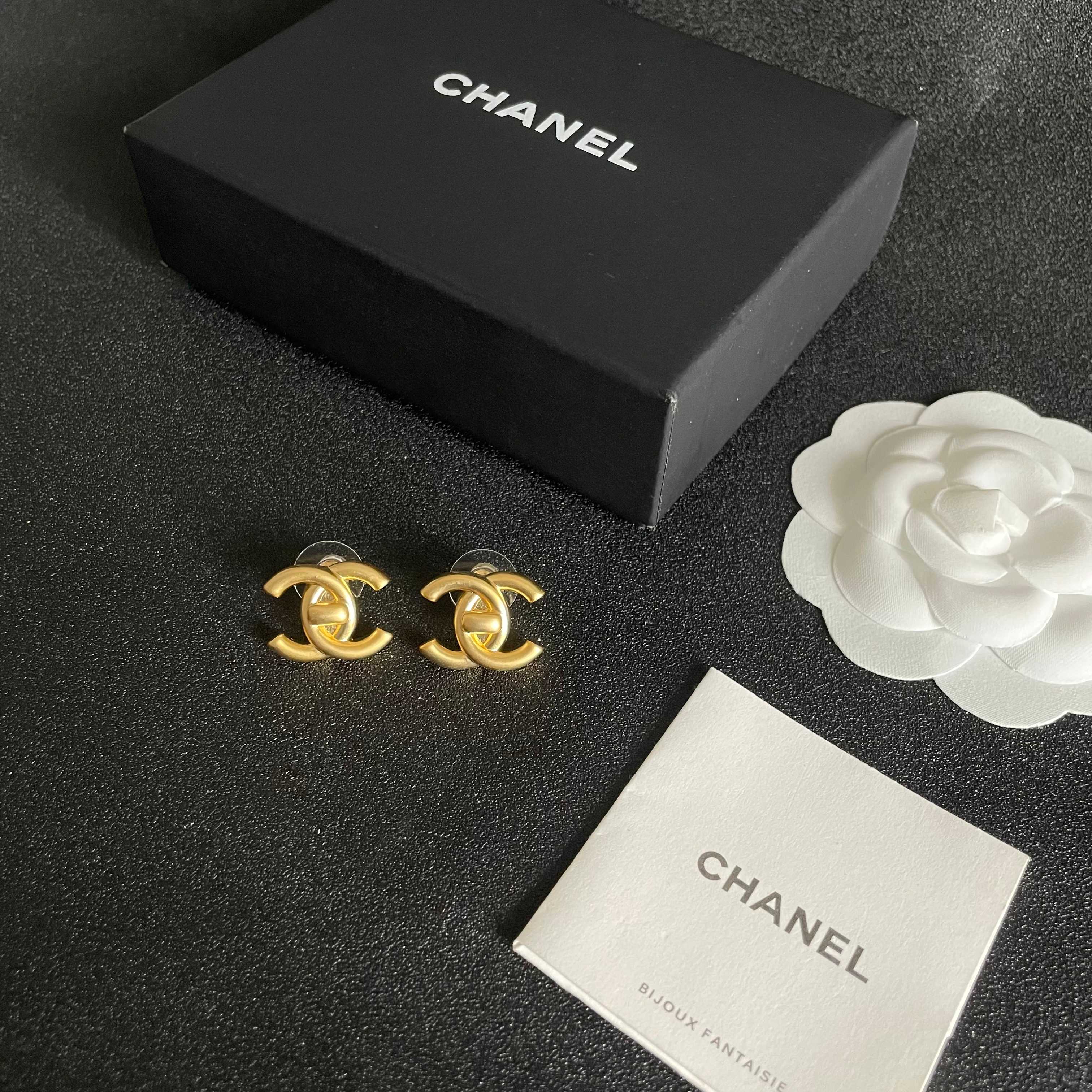  Chanel香奈儿 中古 双C耳钉👀小香家的款式真心无需多介绍😘🎶每一款都超好看，精致大方，非常显气质