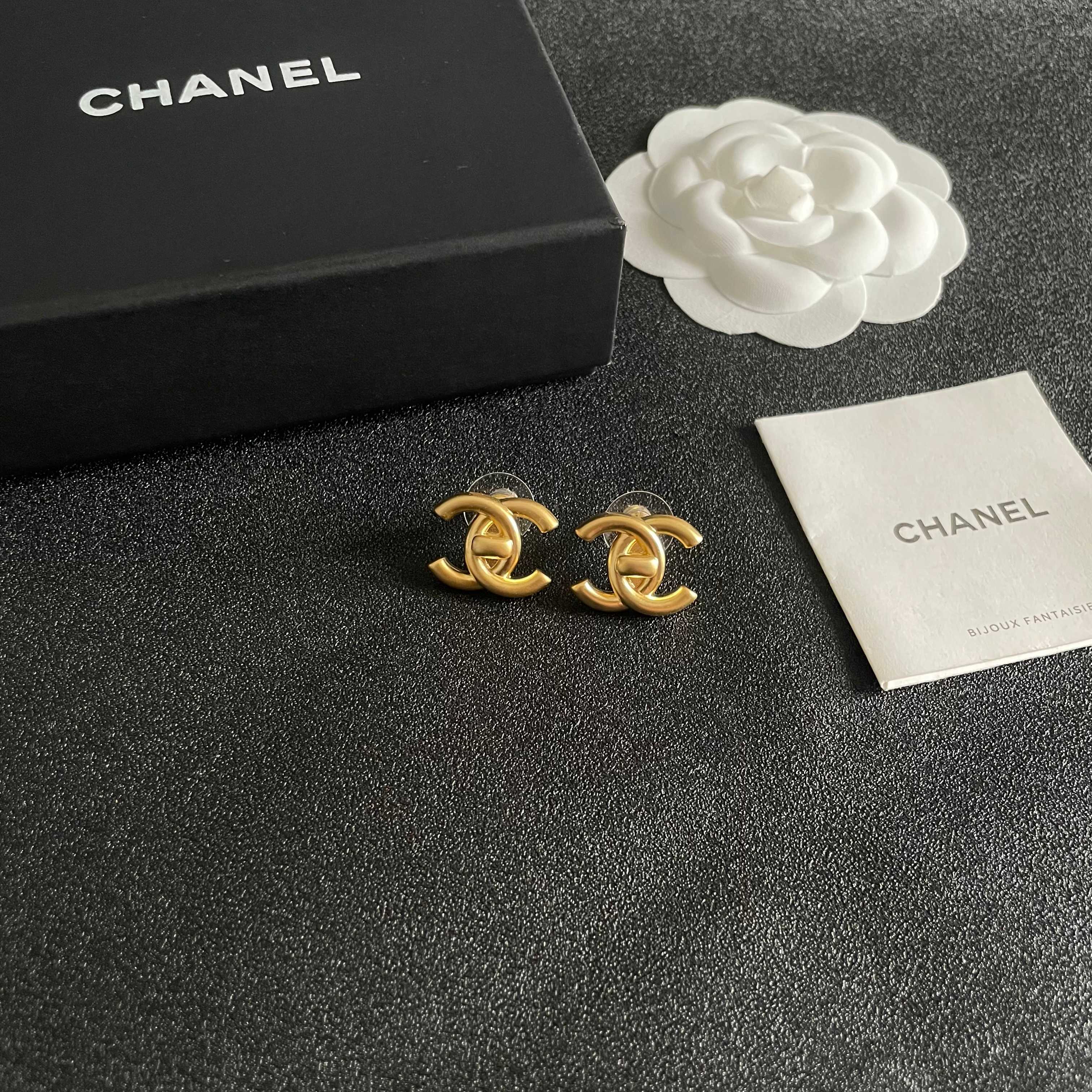  Chanel香奈儿 中古 双C耳钉👀小香家的款式真心无需多介绍😘🎶每一款都超好看，精致大方，非常显气质