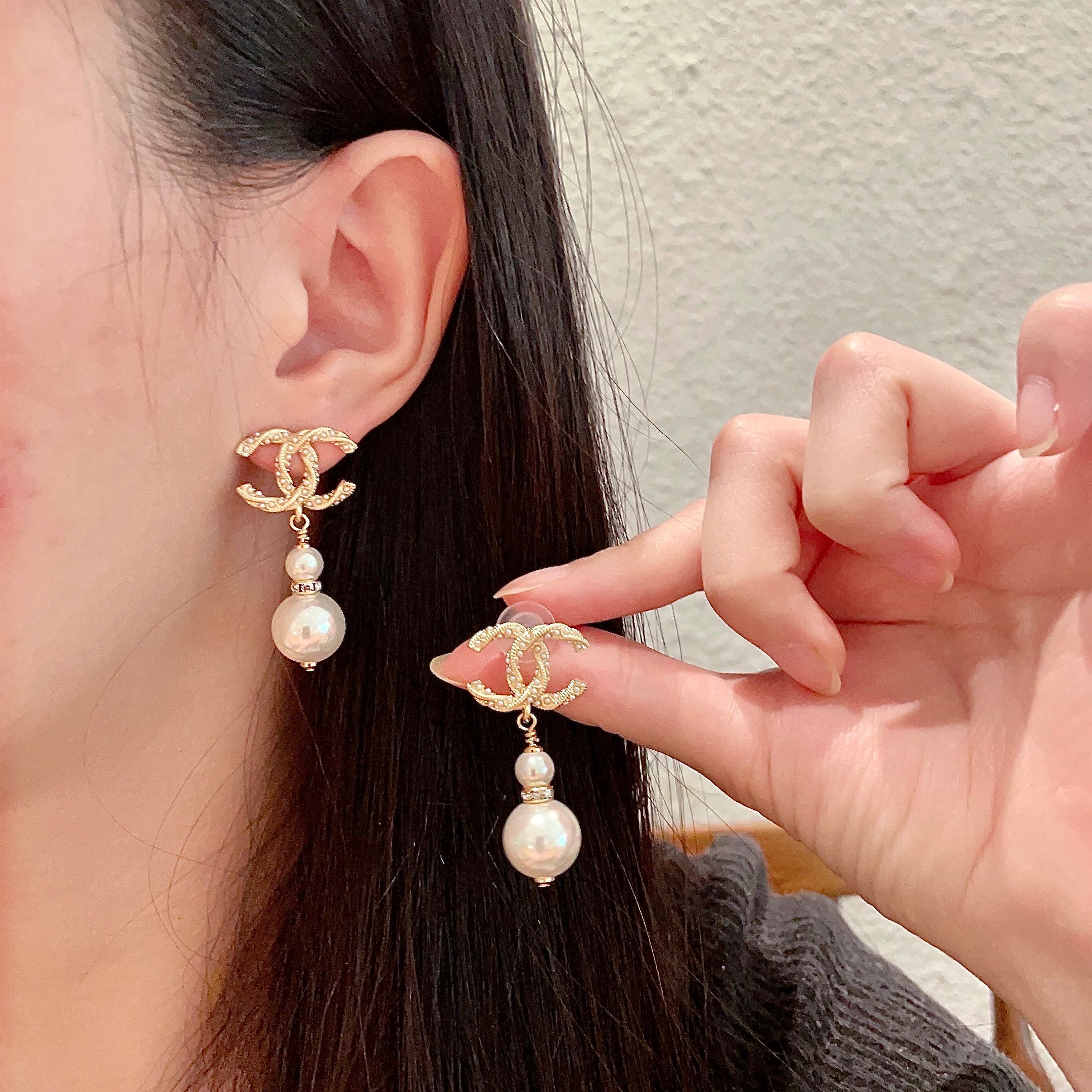  Chanel香奈儿 中古 双C耳钉👀小香家的款式真心无需多介绍😘🎶每一款都超好看，精致大方，非常显气质