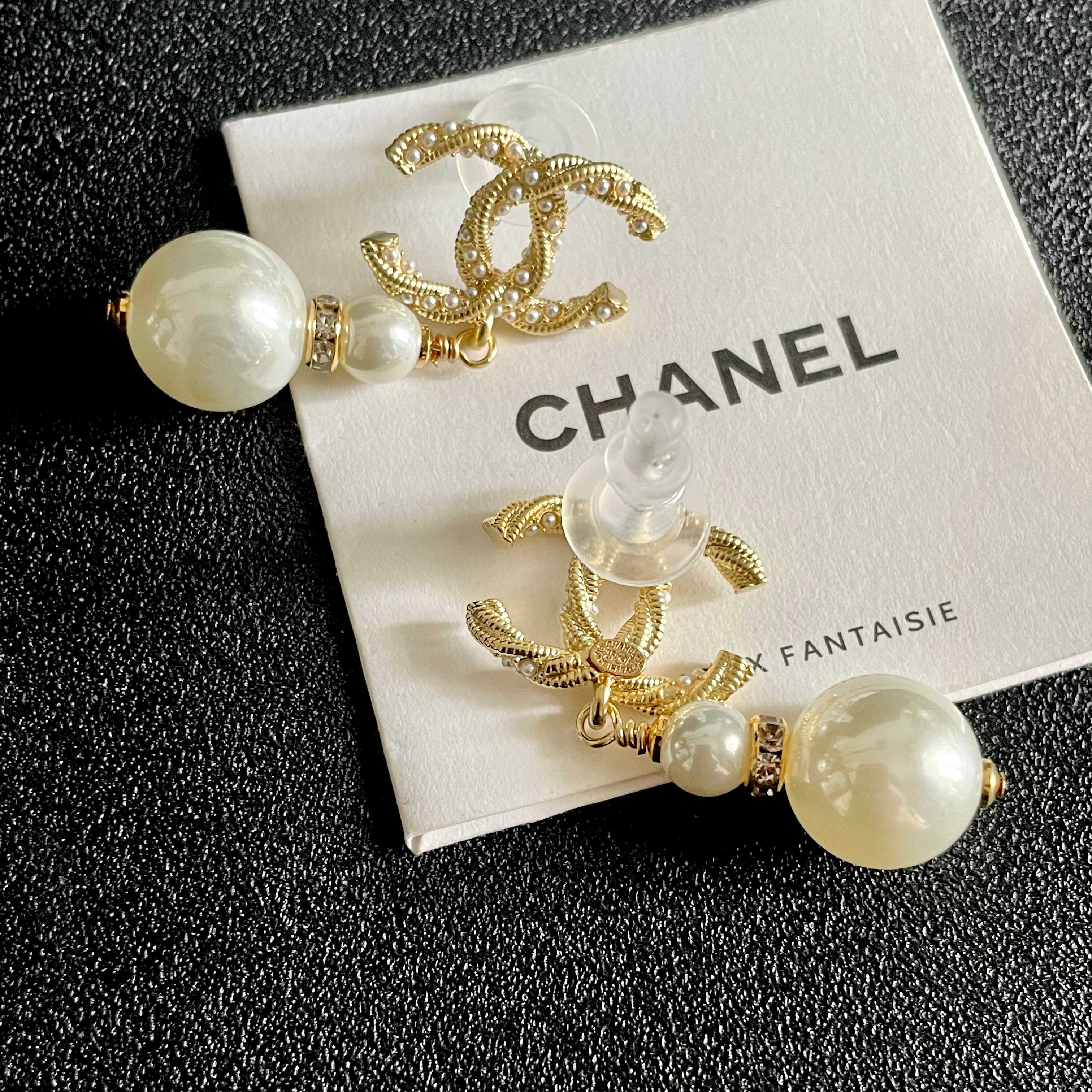 Chanel香奈儿 中古 双C耳钉👀小香家的款式真心无需多介绍😘🎶每一款都超好看，精致大方，非常显气质