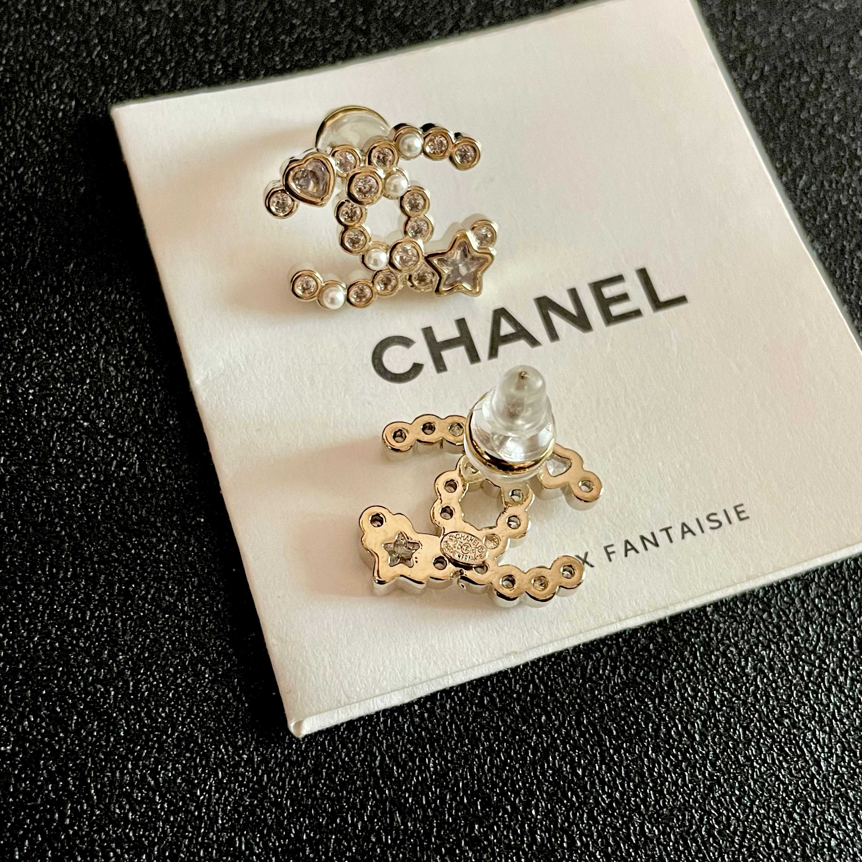  Chanel香奈儿 中古 双C耳钉👀小香家的款式真心无需多介绍😘🎶每一款都超好看，精致大方，非常显气质