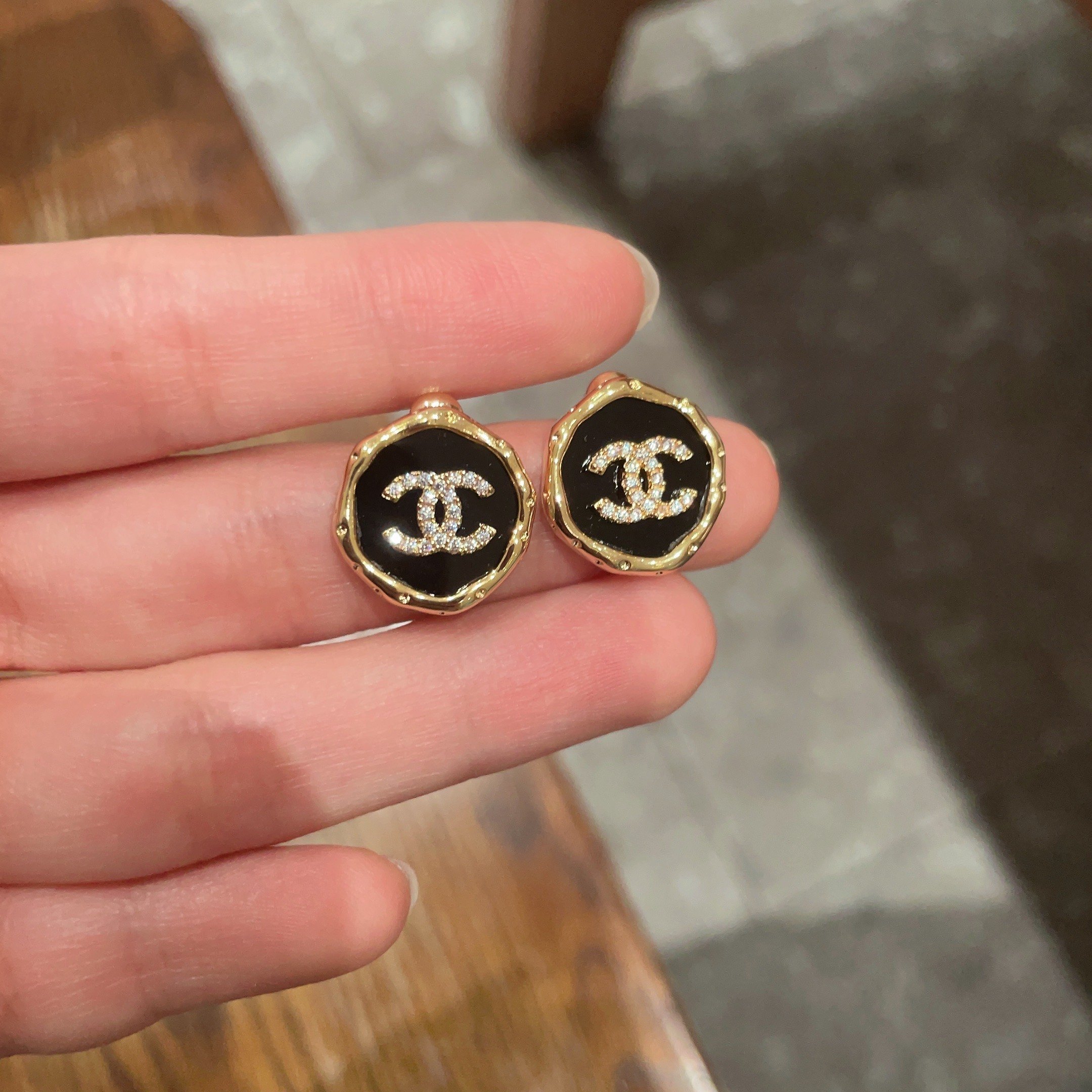  Chanel香奈儿 中古 双C耳钉👀小香家的款式真心无需多介绍😘🎶每一款都超好看，精致大方，非常显气质
