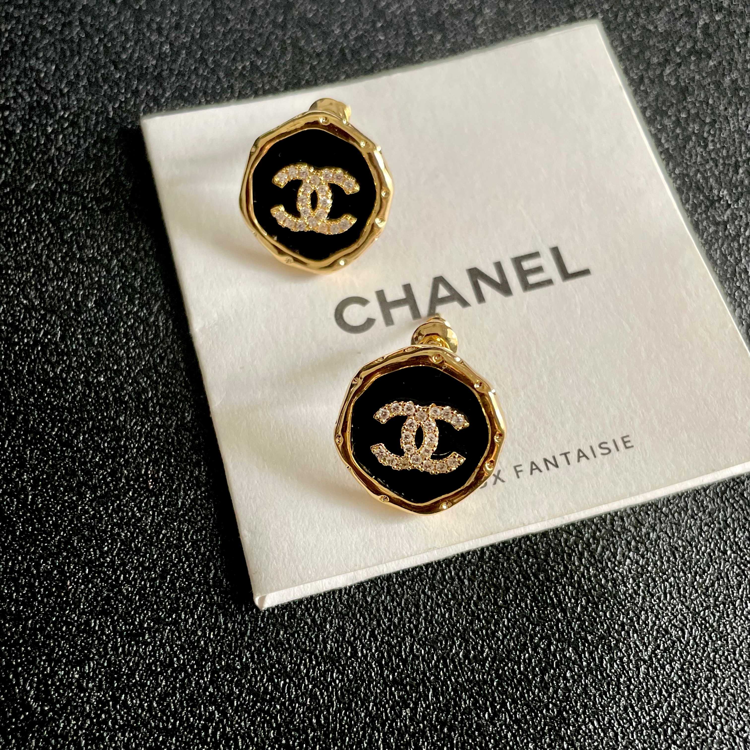  Chanel香奈儿 中古 双C耳钉👀小香家的款式真心无需多介绍😘🎶每一款都超好看，精致大方，非常显气质