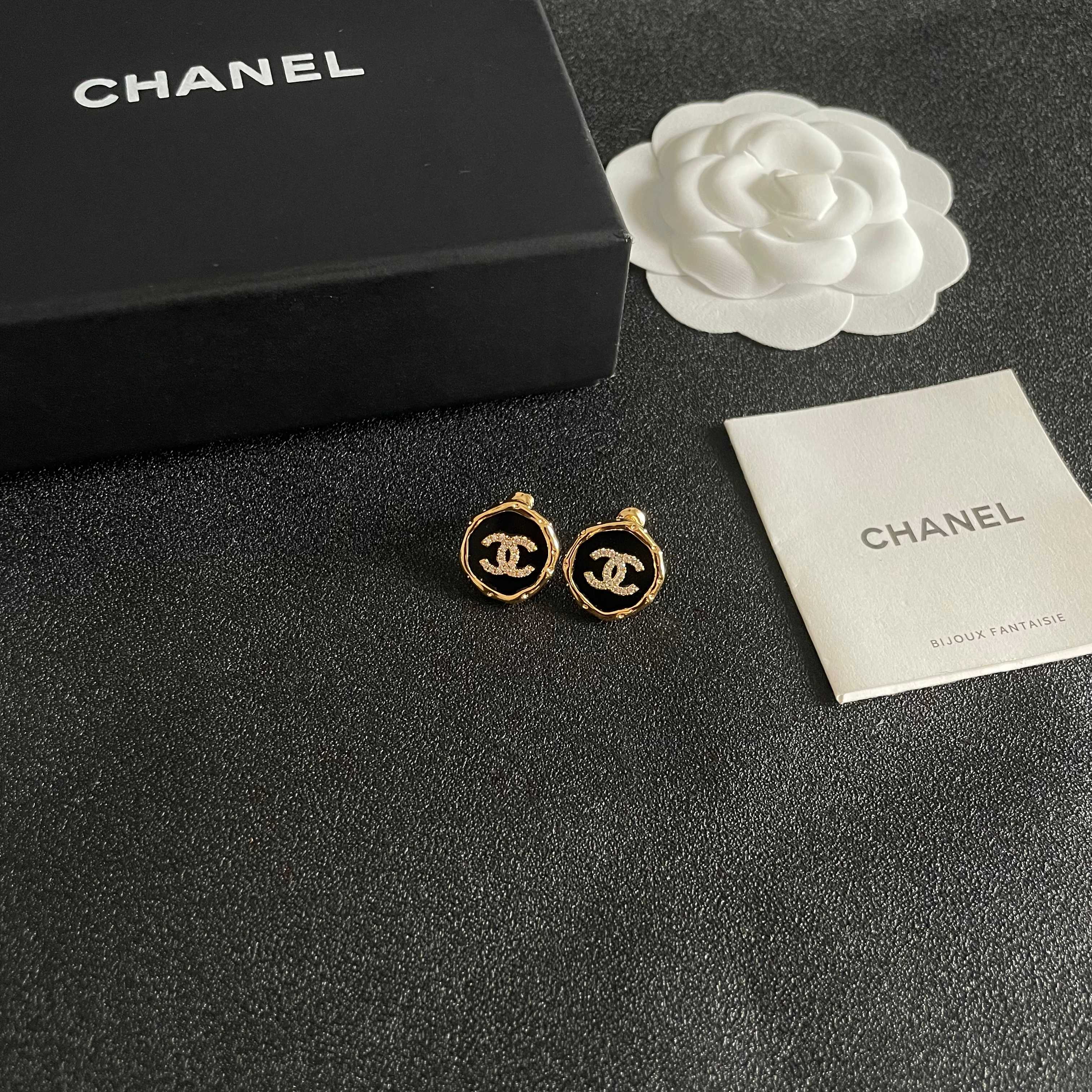 Chanel香奈儿 中古 双C耳钉👀小香家的款式真心无需多介绍😘🎶每一款都超好看，精致大方，非常显气质