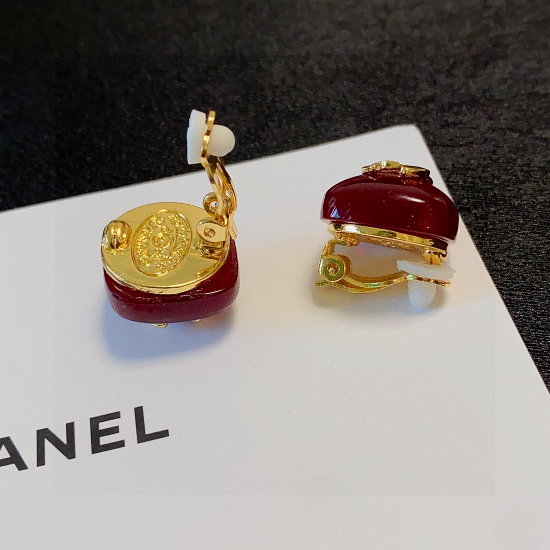💘耳夹CHANEl专柜最新款同步上新❤香奈儿耳夹💗耳环大牌香奶奶这个品牌在时尚女性当中绝对无所不知🧐原版