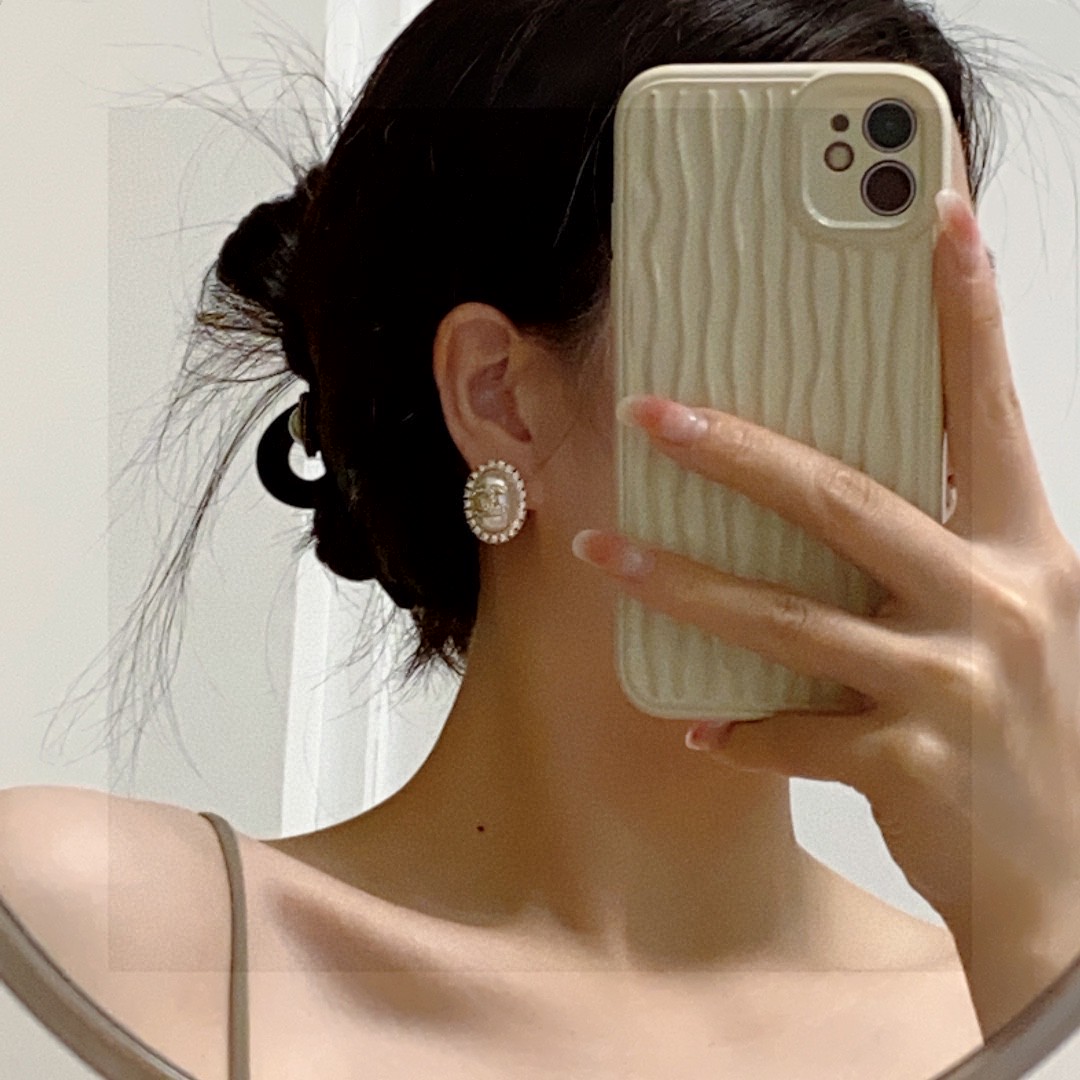 💘耳夹CHANEl专柜最新款同步上新❤香奈儿耳夹💗耳环大牌香奶奶这个品牌在时尚女性当中绝对无所不知🧐原版