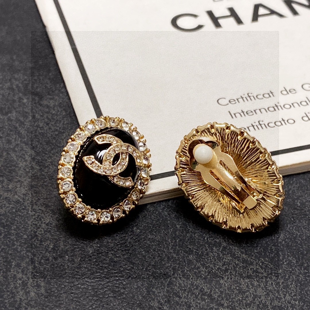 💘耳夹CHANEl专柜最新款同步上新❤香奈儿耳夹💗耳环大牌香奶奶这个品牌在时尚女性当中绝对无所不知🧐原版