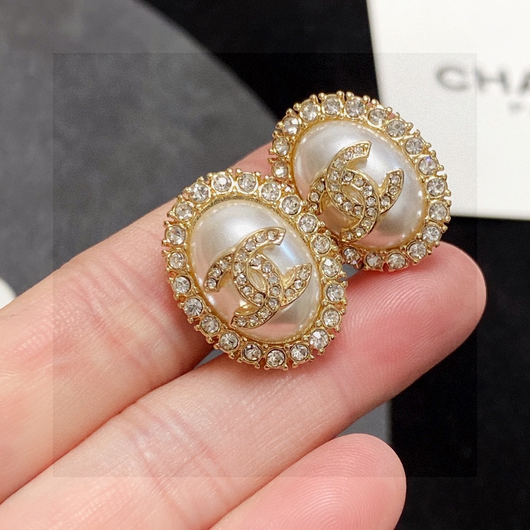 💘耳夹CHANEl专柜最新款同步上新❤香奈儿耳夹💗耳环大牌香奶奶这个品牌在时尚女性当中绝对无所不知🧐原版