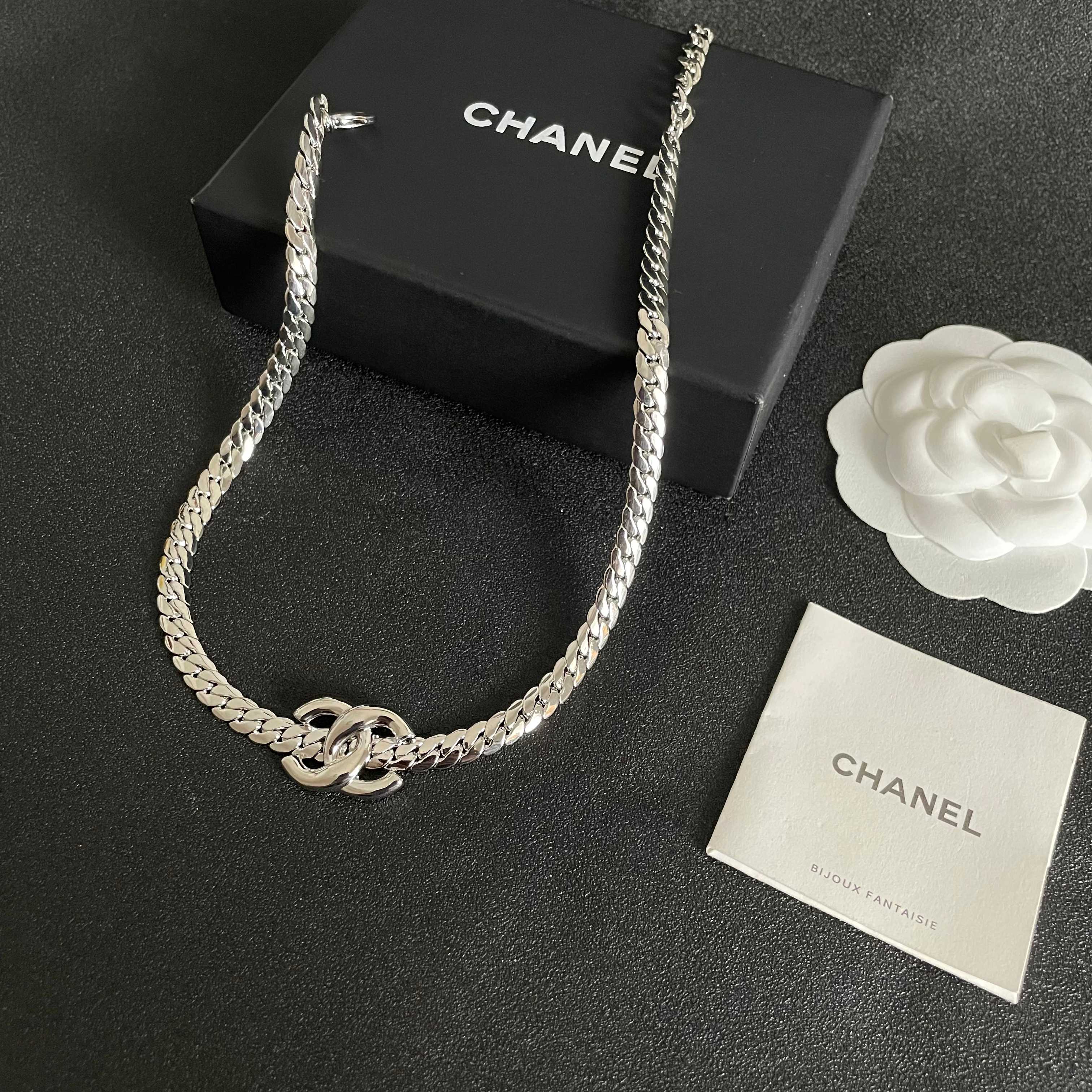  Chanel香奈儿 中古 项链👀小香家的款式真心无需多介绍😘🎶每一款都超好看，精致大方，非常显气质