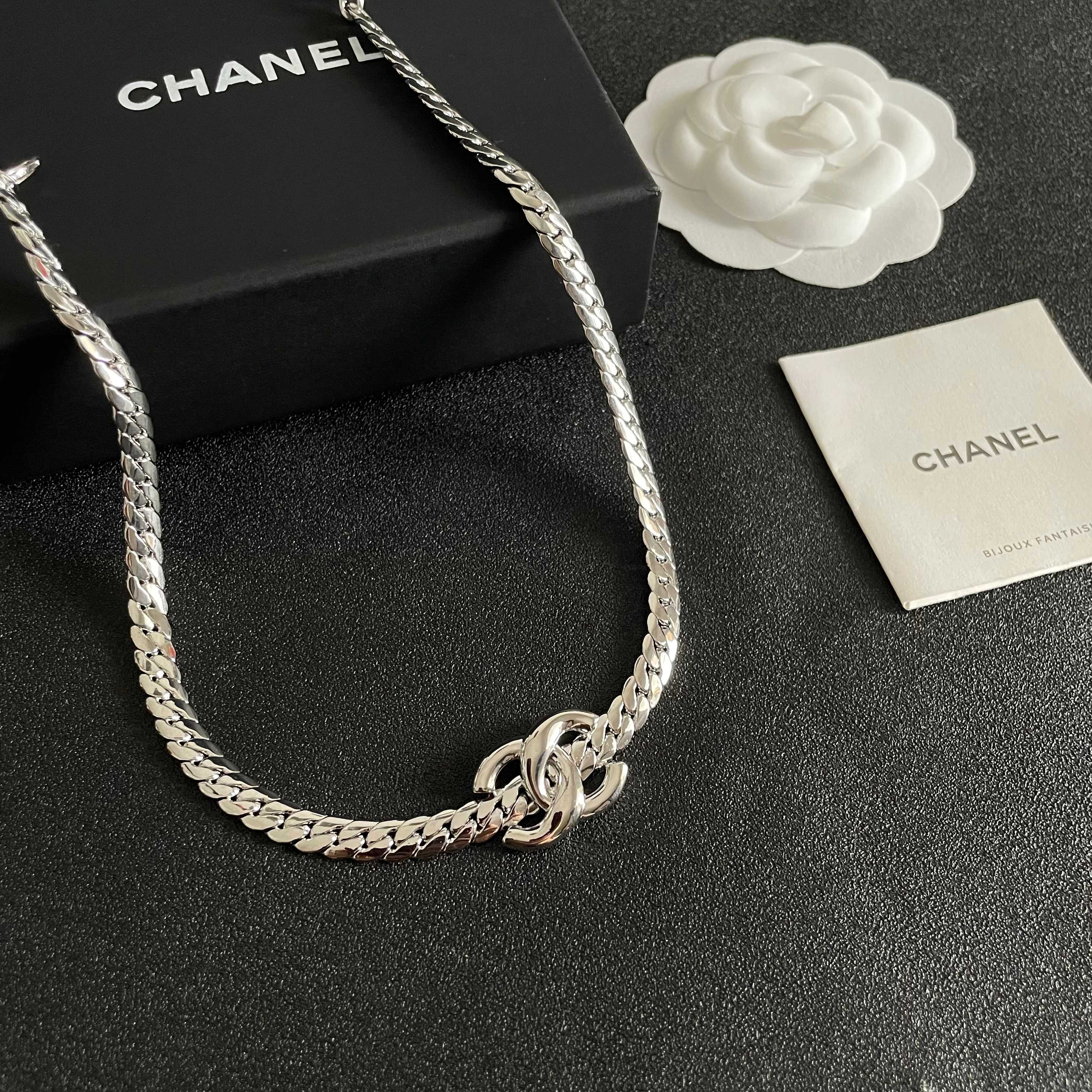  Chanel香奈儿 中古 项链👀小香家的款式真心无需多介绍😘🎶每一款都超好看，精致大方，非常显气质