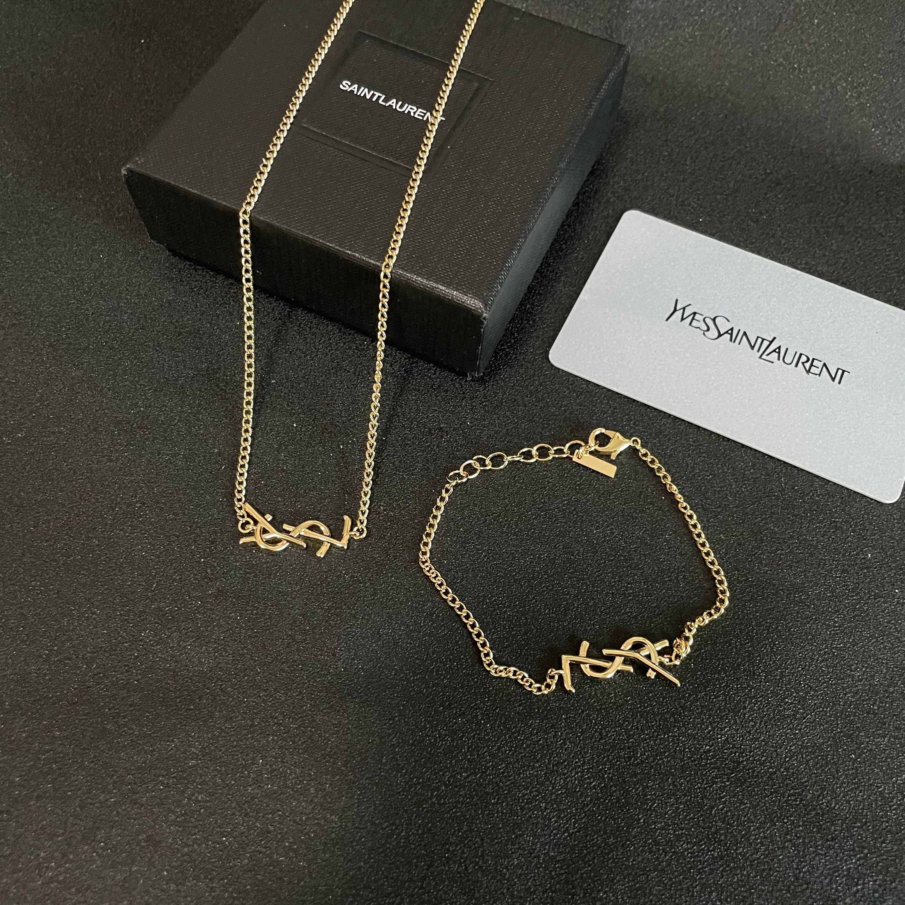 ⭕️新款YSL 圣罗兰项链👍原装黄铜材质 Yves Saint Laurent 创立于1961年 优雅抽