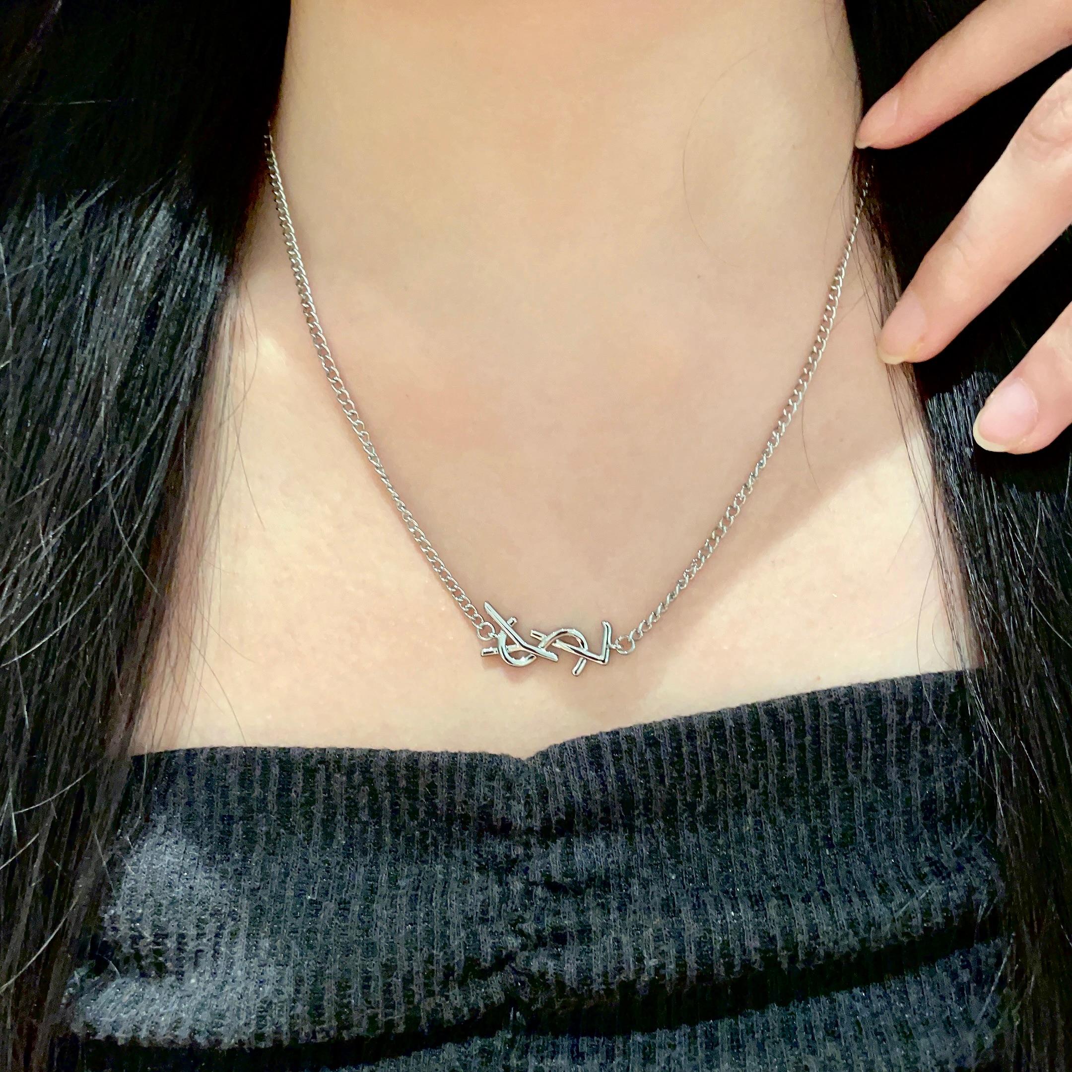 ⭕️新款YSL 圣罗兰项链👍原装黄铜材质 Yves Saint Laurent 创立于1961年 优雅抽