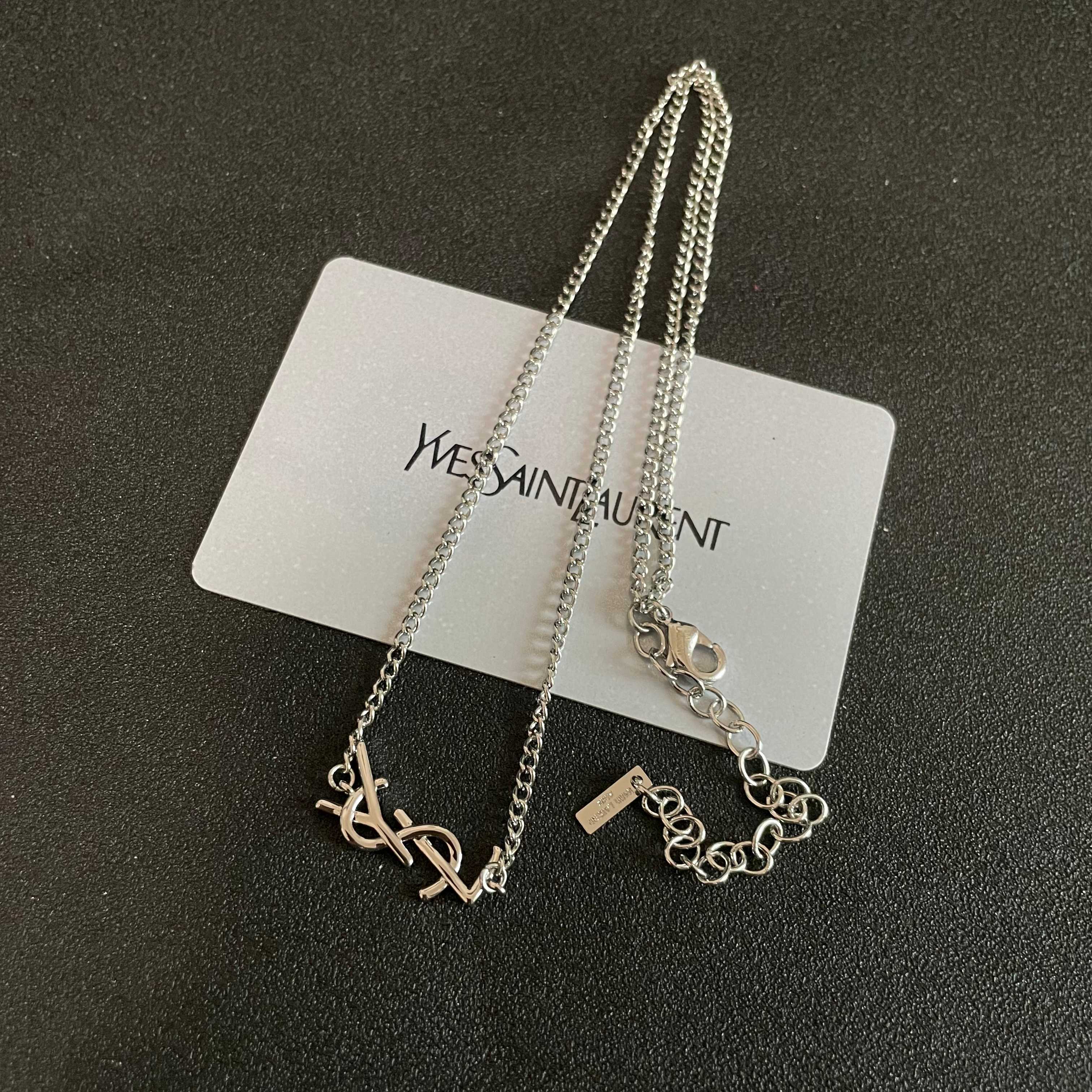 ⭕️新款YSL 圣罗兰项链👍原装黄铜材质 Yves Saint Laurent 创立于1961年 优雅抽